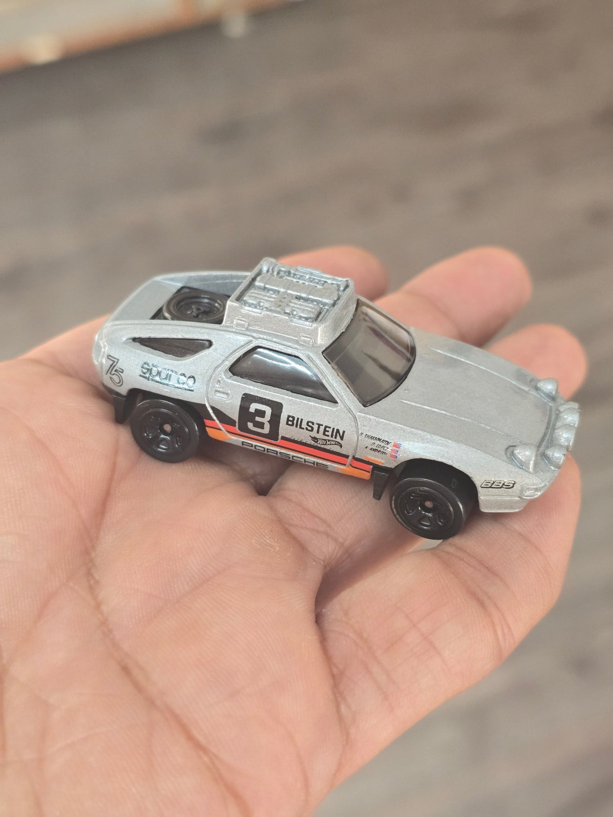 Hot Wheels Porsche 928S - Silver (Uncarded - New) - Kinder Logs