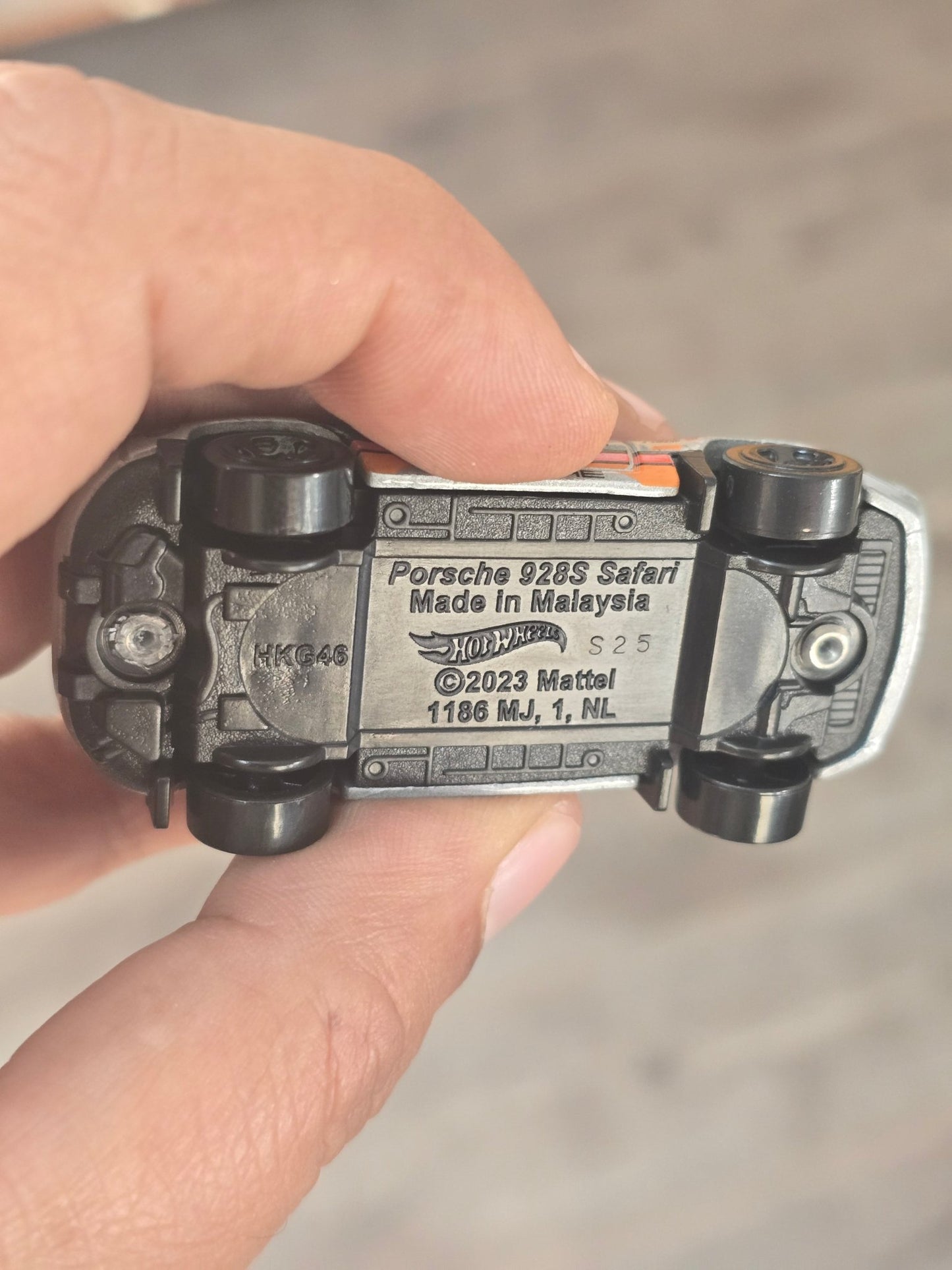 Hot Wheels Porsche 928S - Silver (Uncarded - New) - Kinder Logs