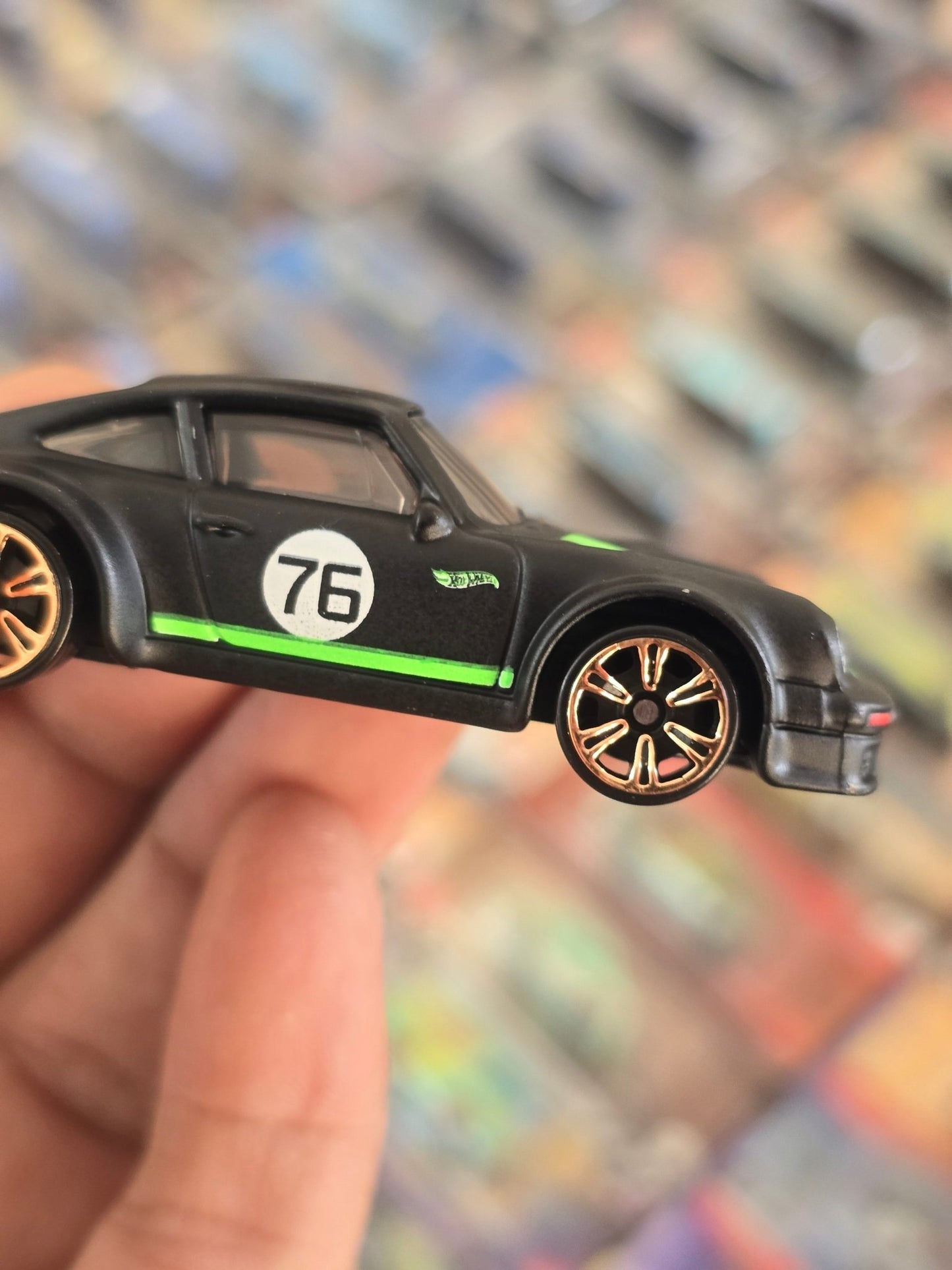 Hot Wheels Porsche 934 Turbo RSR Neon Speeders - Matte Black (Uncarded) - Kinder Logs