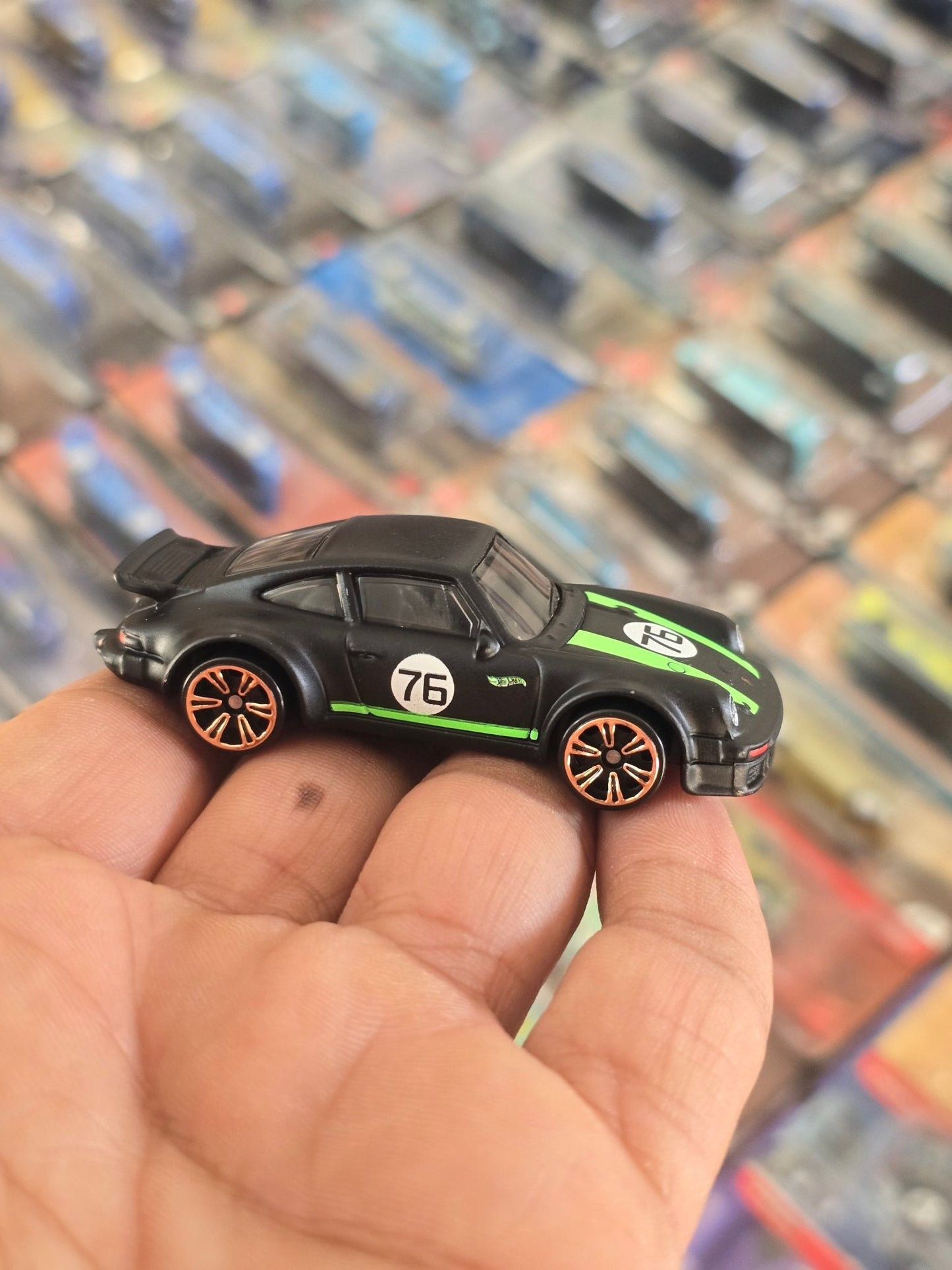 Hot Wheels Porsche 934 Turbo RSR Neon Speeders - Matte Black (Uncarded) - Kinder Logs