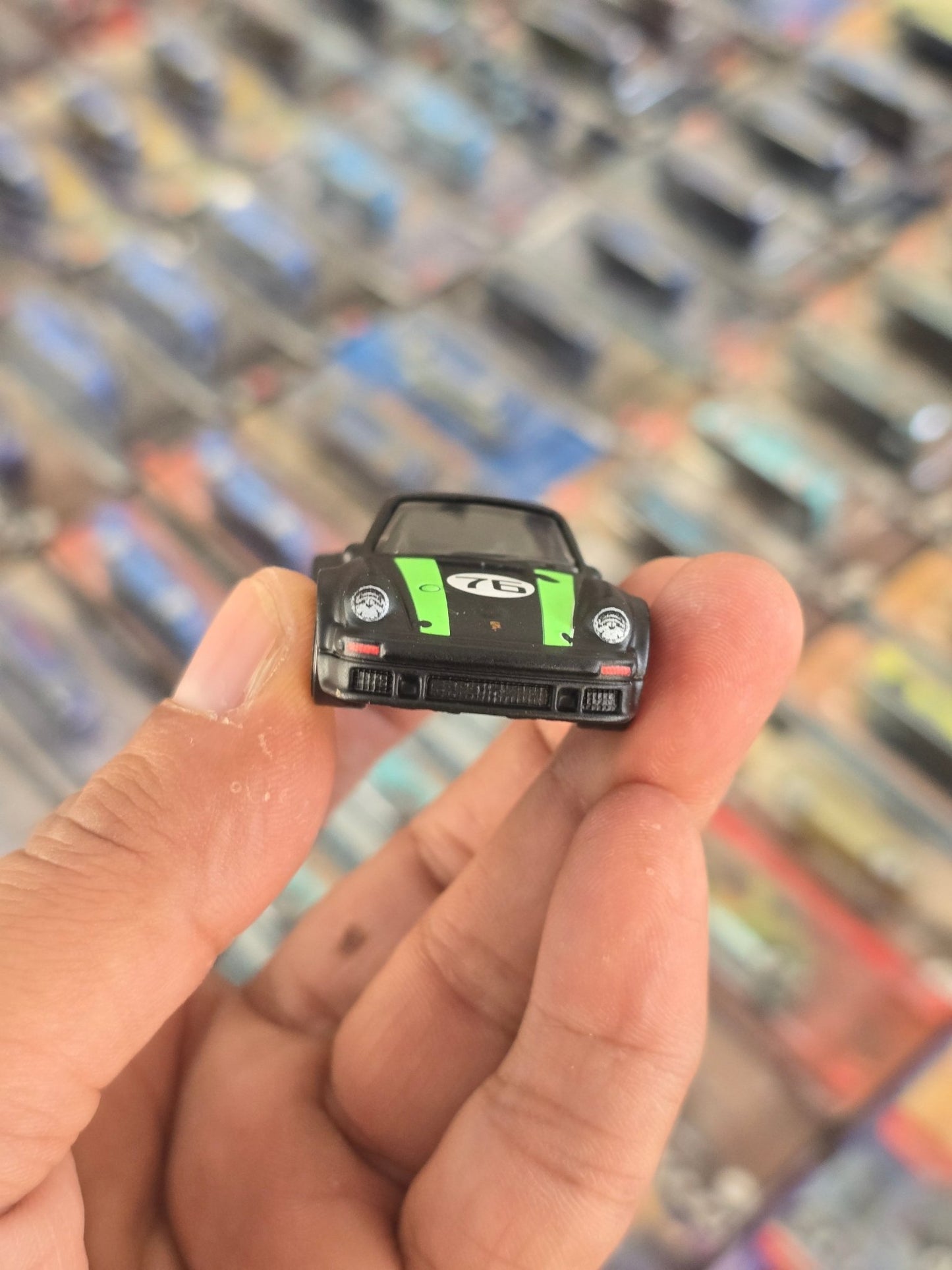 Hot Wheels Porsche 934 Turbo RSR Neon Speeders - Matte Black (Uncarded) - Kinder Logs