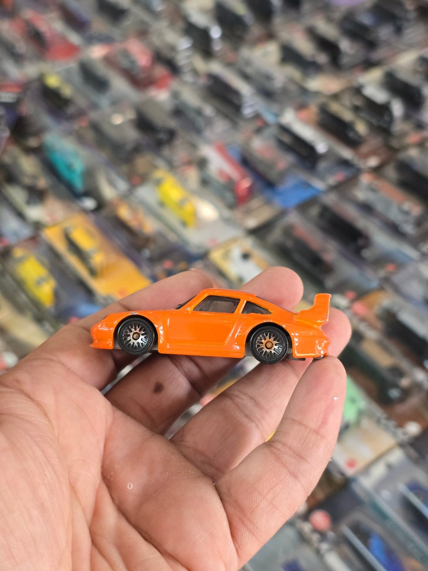Hot Wheels Porsche 993 GT2 Widebody (X8240) - Orange (Used Car) - Kinder Logs