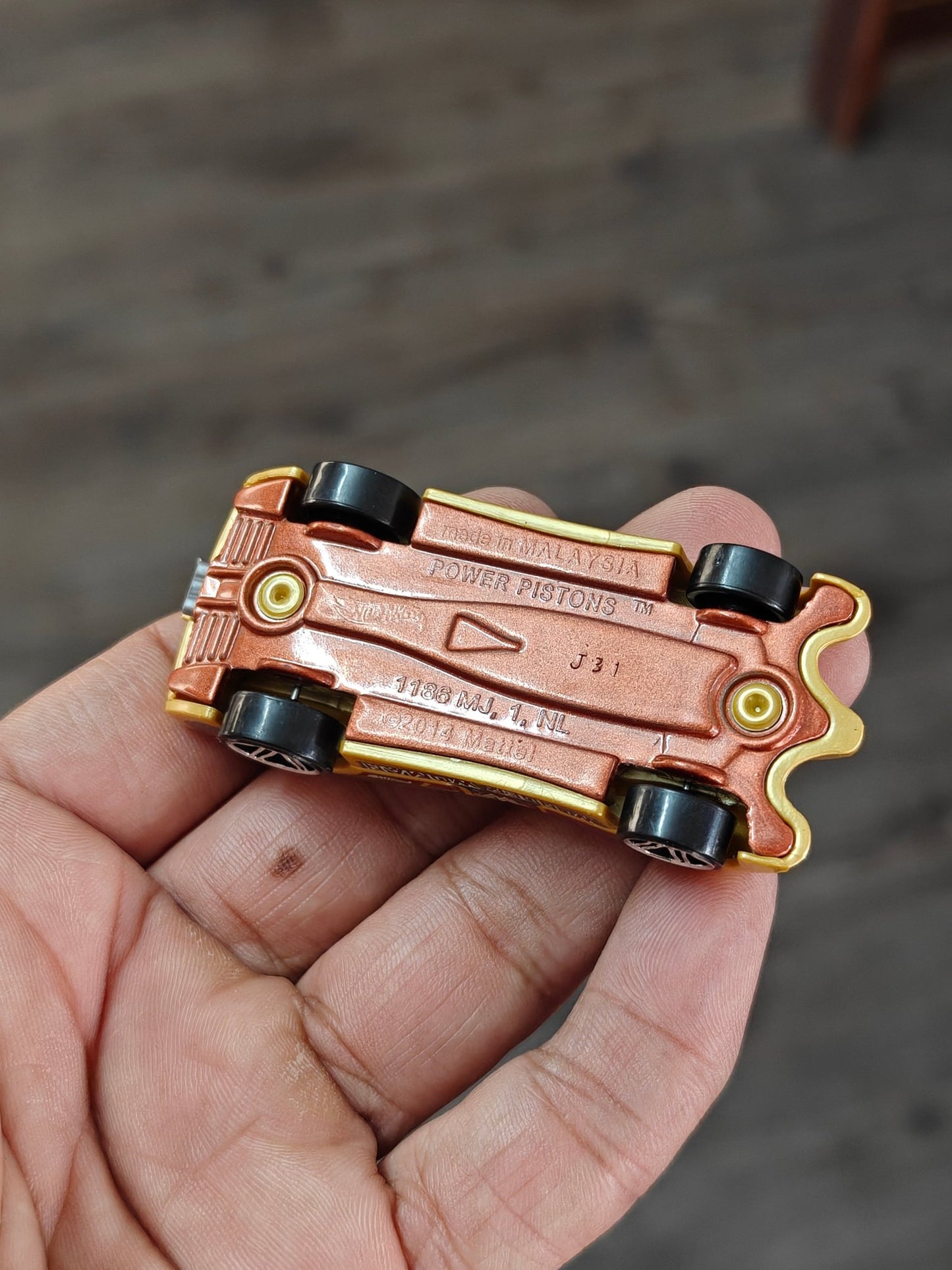 Hot Wheels Power Pistons Wonder Woman Car - Gold (Uncarded - New) - Kinder Logs