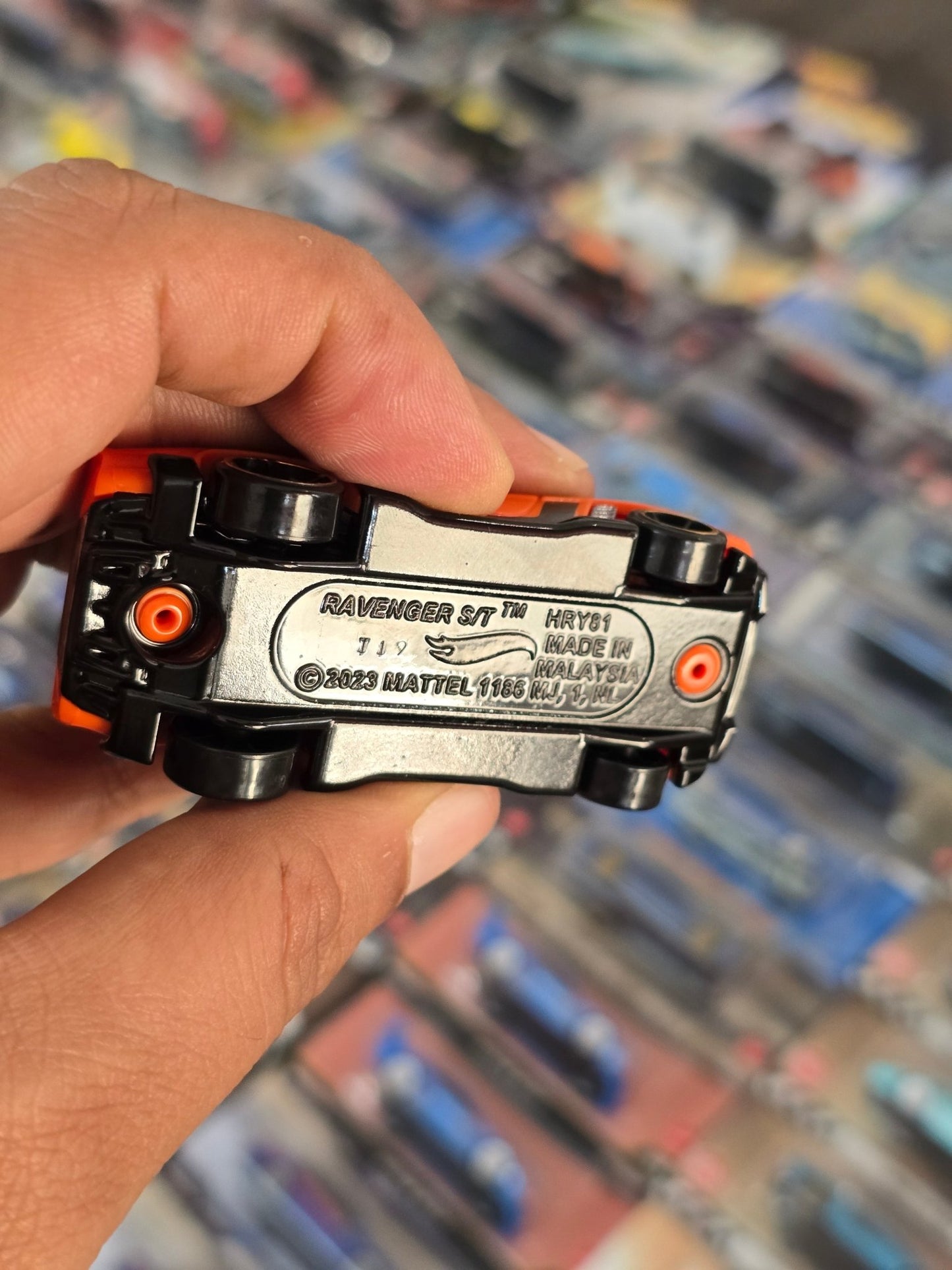 Hot Wheels Ravenger S/T (Uncarded) - Kinder Logs