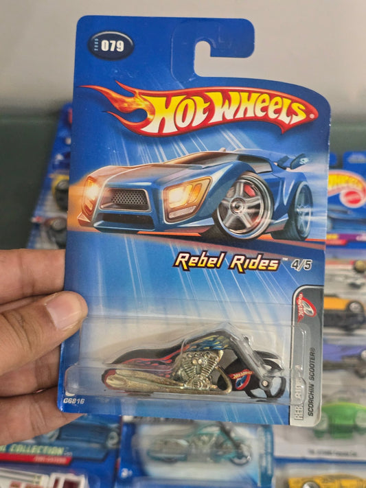 Hot Wheels Rebel Rides Scorchin' Scooter - Collector No. 079 - Kinder Logs