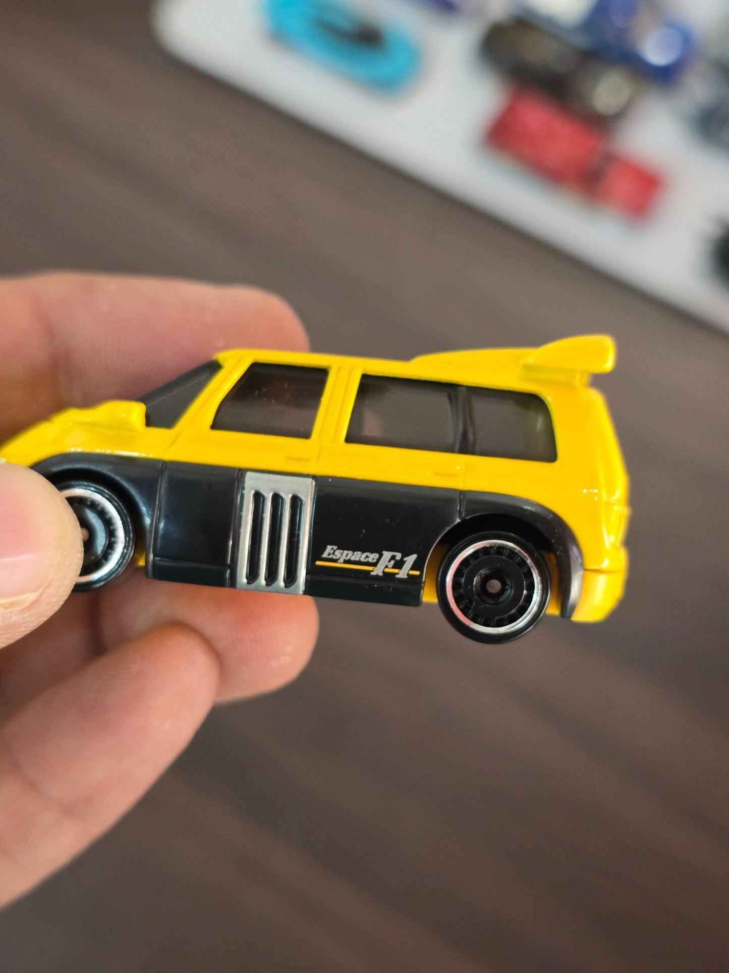 Hot Wheels Renault Espace F1 - Yellow (Uncarded) - Kinder Logs
