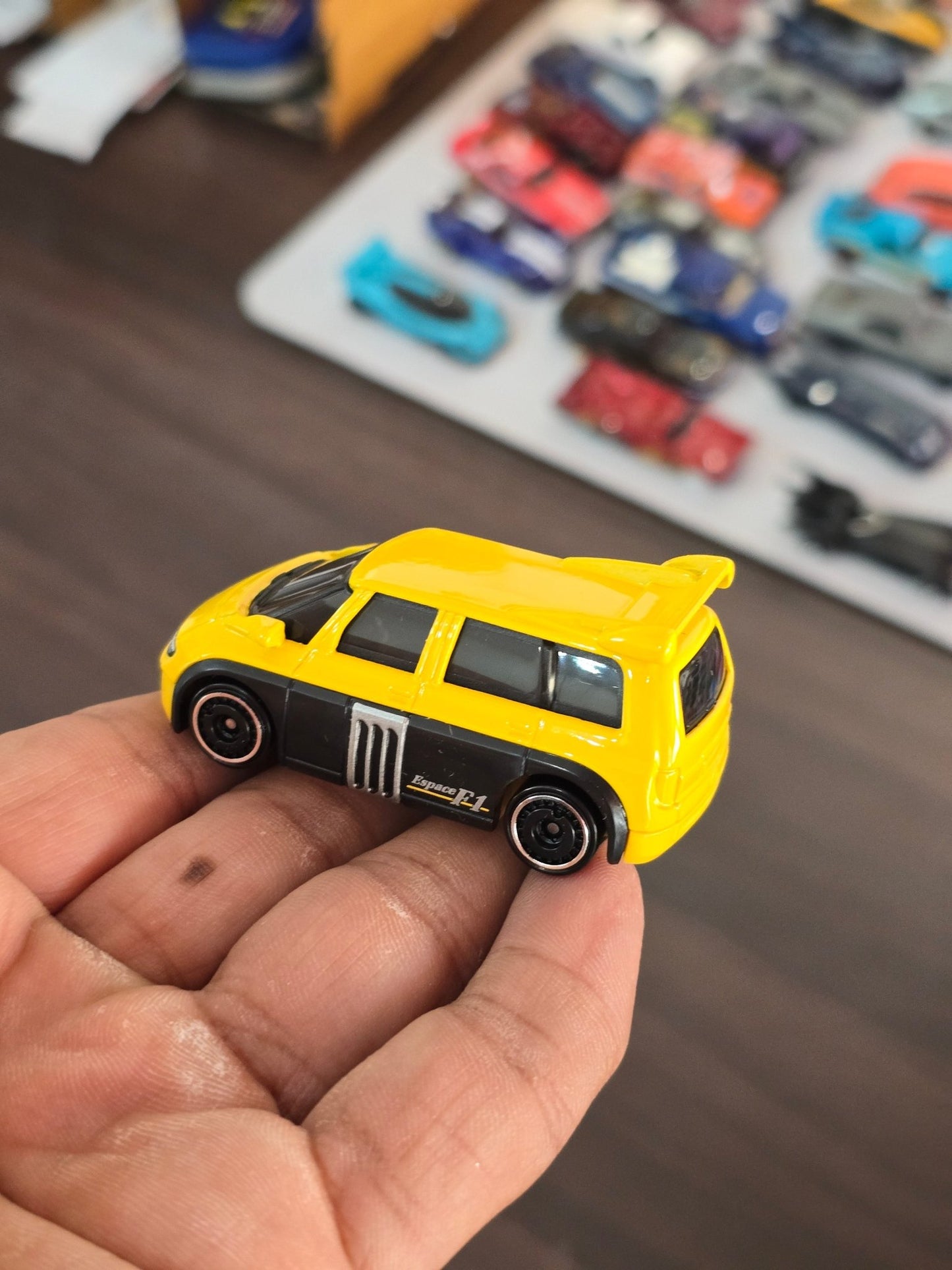Hot Wheels Renault Espace F1 - Yellow (Uncarded) - Kinder Logs