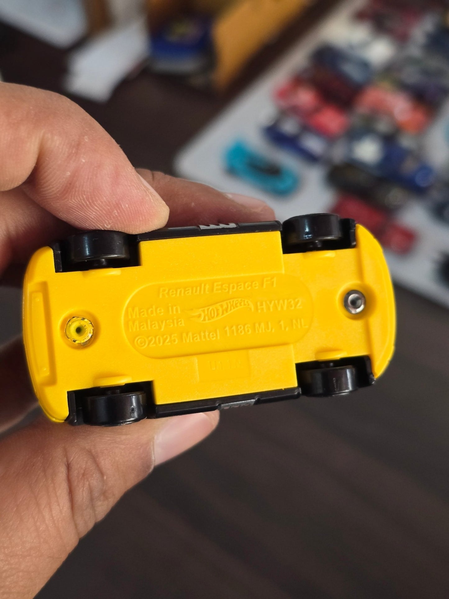Hot Wheels Renault Espace F1 - Yellow (Uncarded) - Kinder Logs