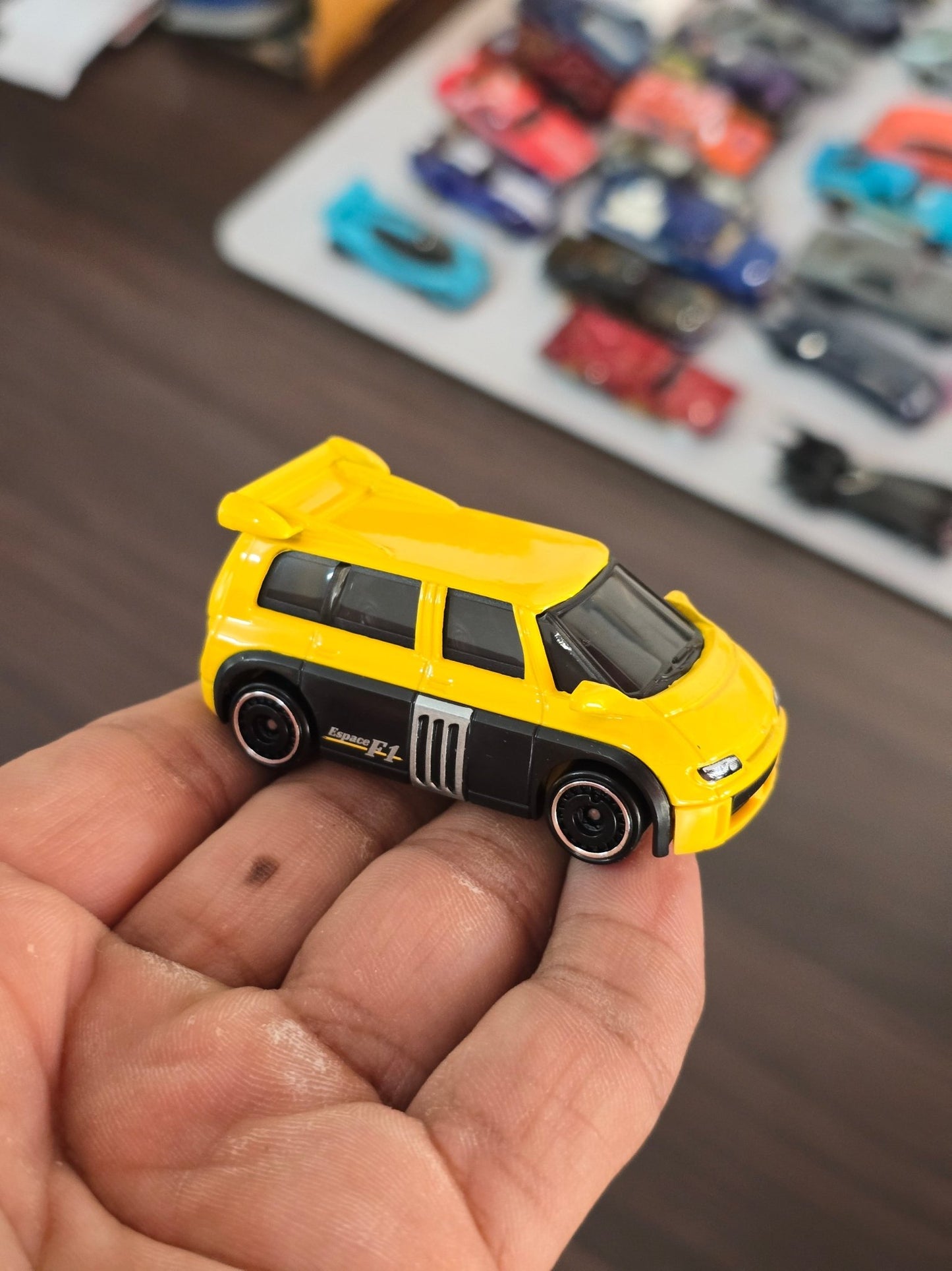 Hot Wheels Renault Espace F1 - Yellow (Uncarded) - Kinder Logs