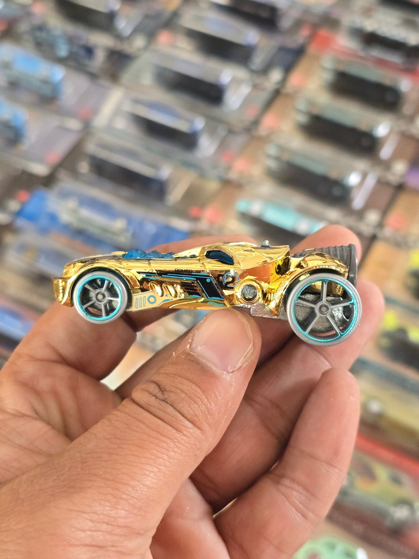 Hot Wheels Rocketfire Gold - Netflix Series (Uncarded) - Kinder Logs