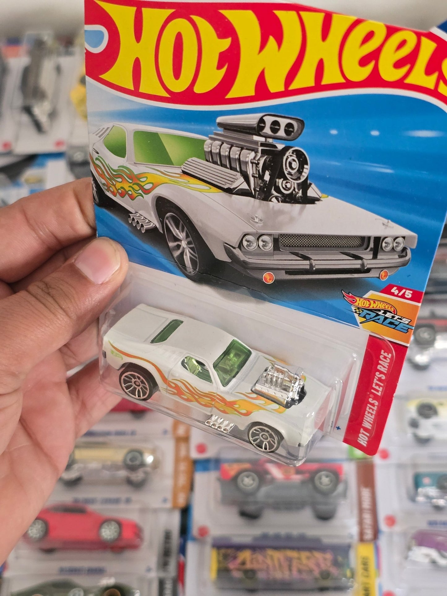 Hot Wheels Rodger Dodger - White (Imported) - Kinder Logs