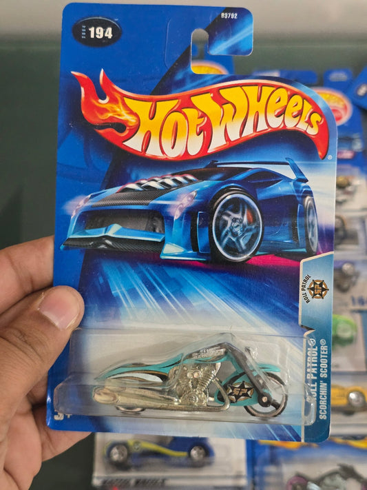 Hot Wheels Roll Patrol Scorchin' Scooter - Collector No. 194 - Kinder Logs
