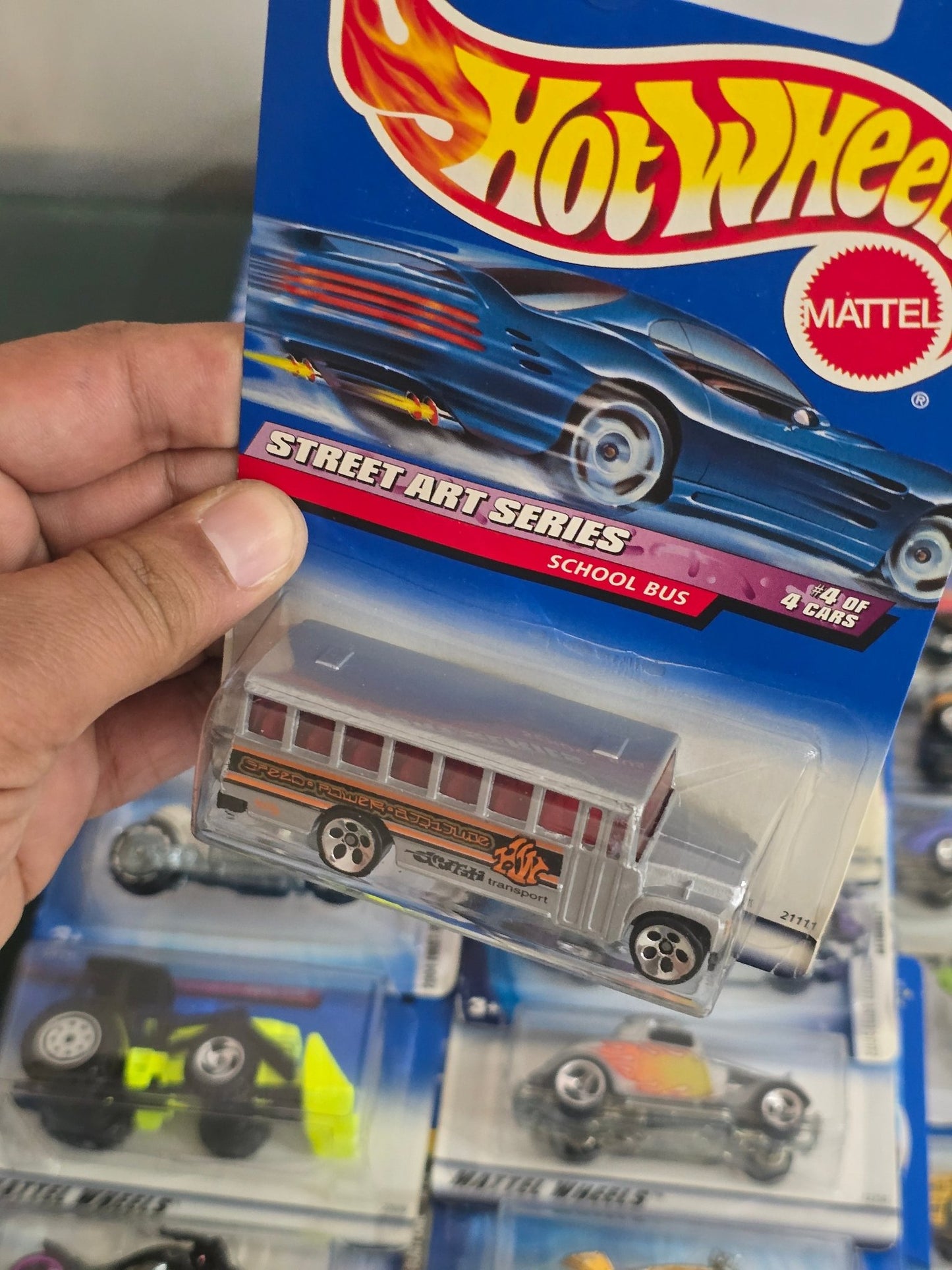 Hot Wheels School Bus - Street Art Series (Old Card) - Kinder Logs