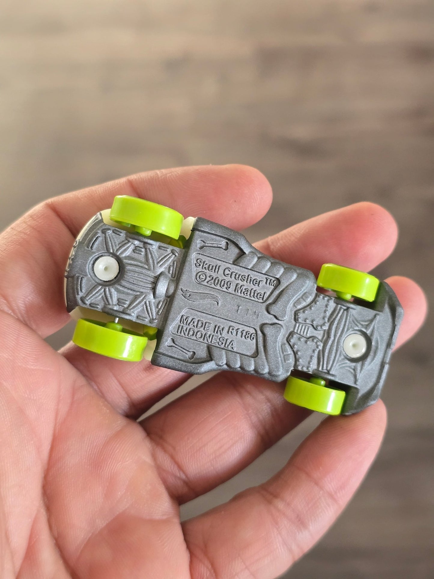 Hot Wheels Skull Crusher - Glow In The Dark Car (Uncarded - New) - Kinder Logs