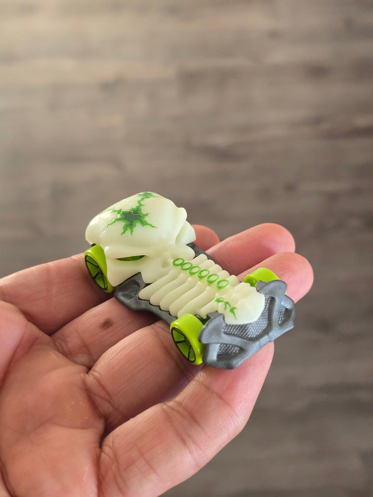 Hot Wheels Skull Crusher - Glow In The Dark Car (Uncarded - New) - Kinder Logs
