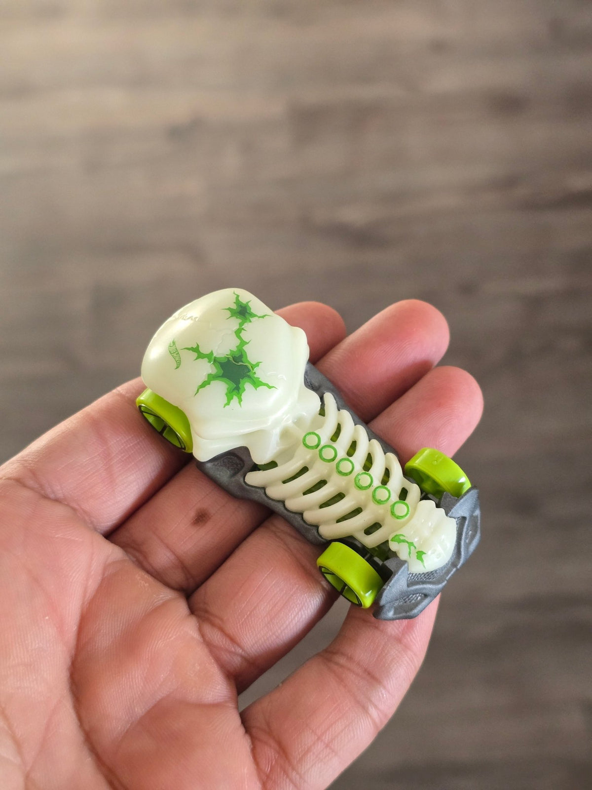 Hot Wheels Skull Crusher - Glow In The Dark Car (Uncarded - New) - Kinder Logs