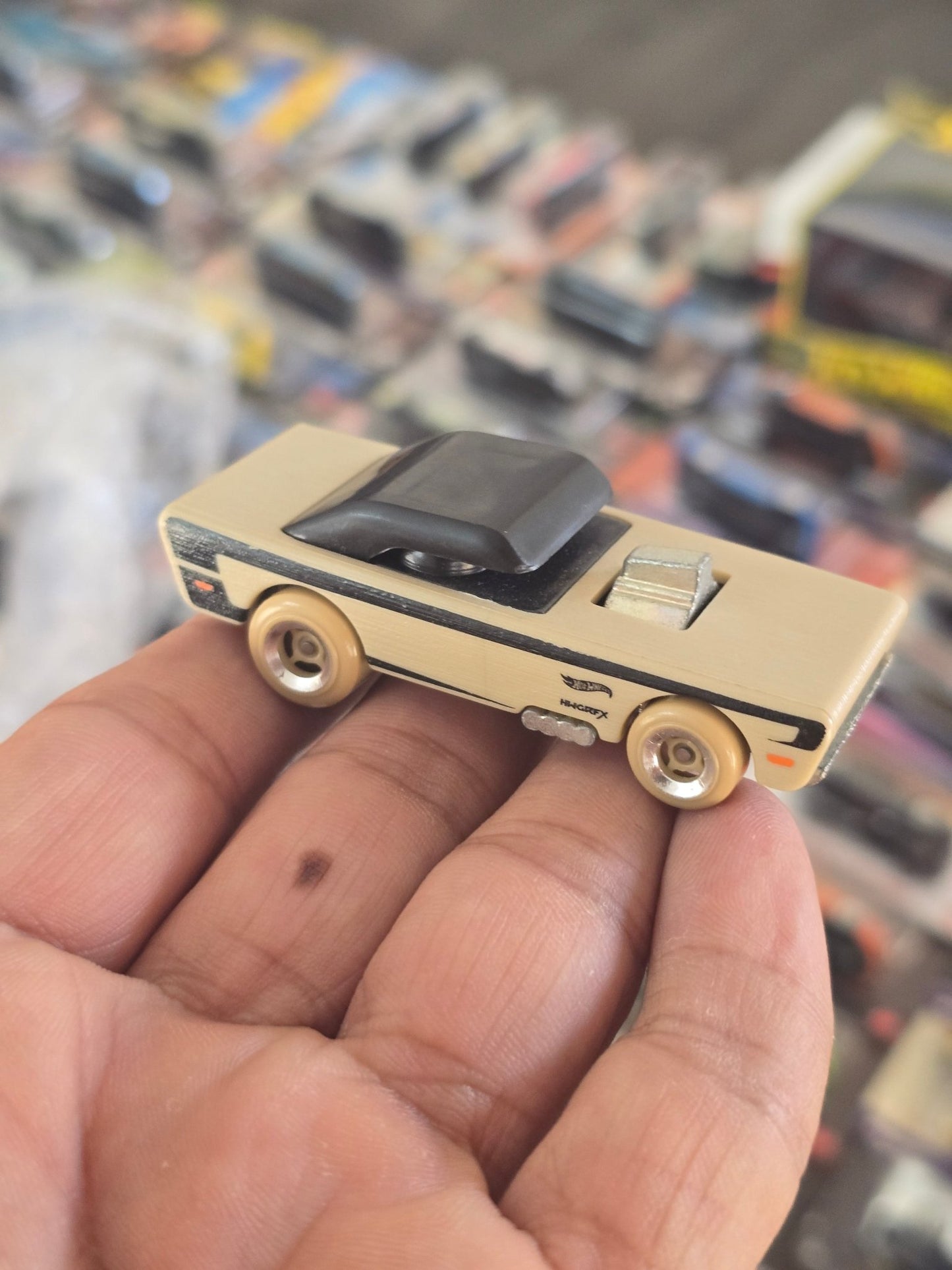 Hot Wheels Small Bloc (Uncarded) - Kinder Logs
