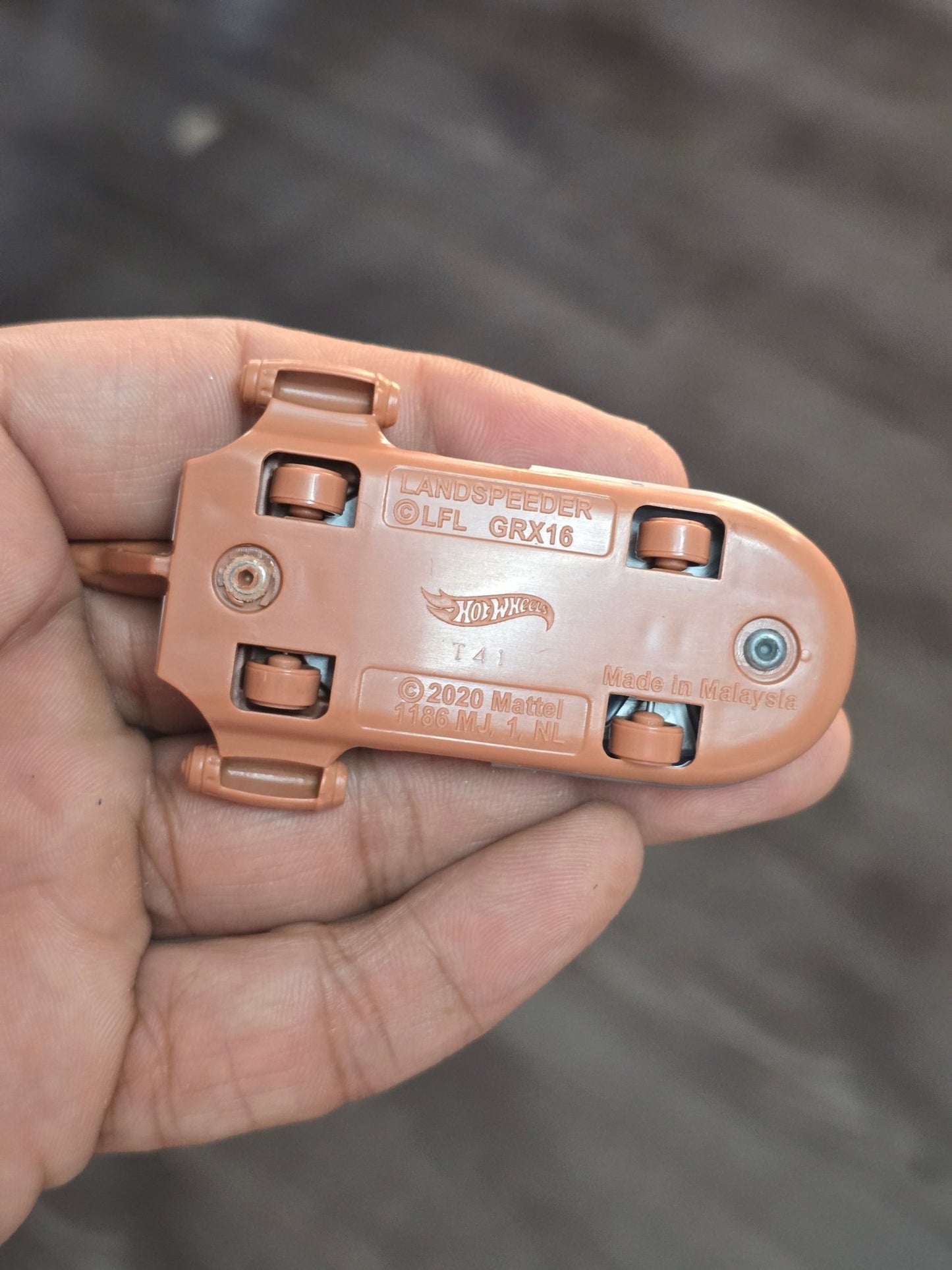 Hot Wheels Star Wars X - 34 Landspeeder (Uncarded - New) - Kinder Logs