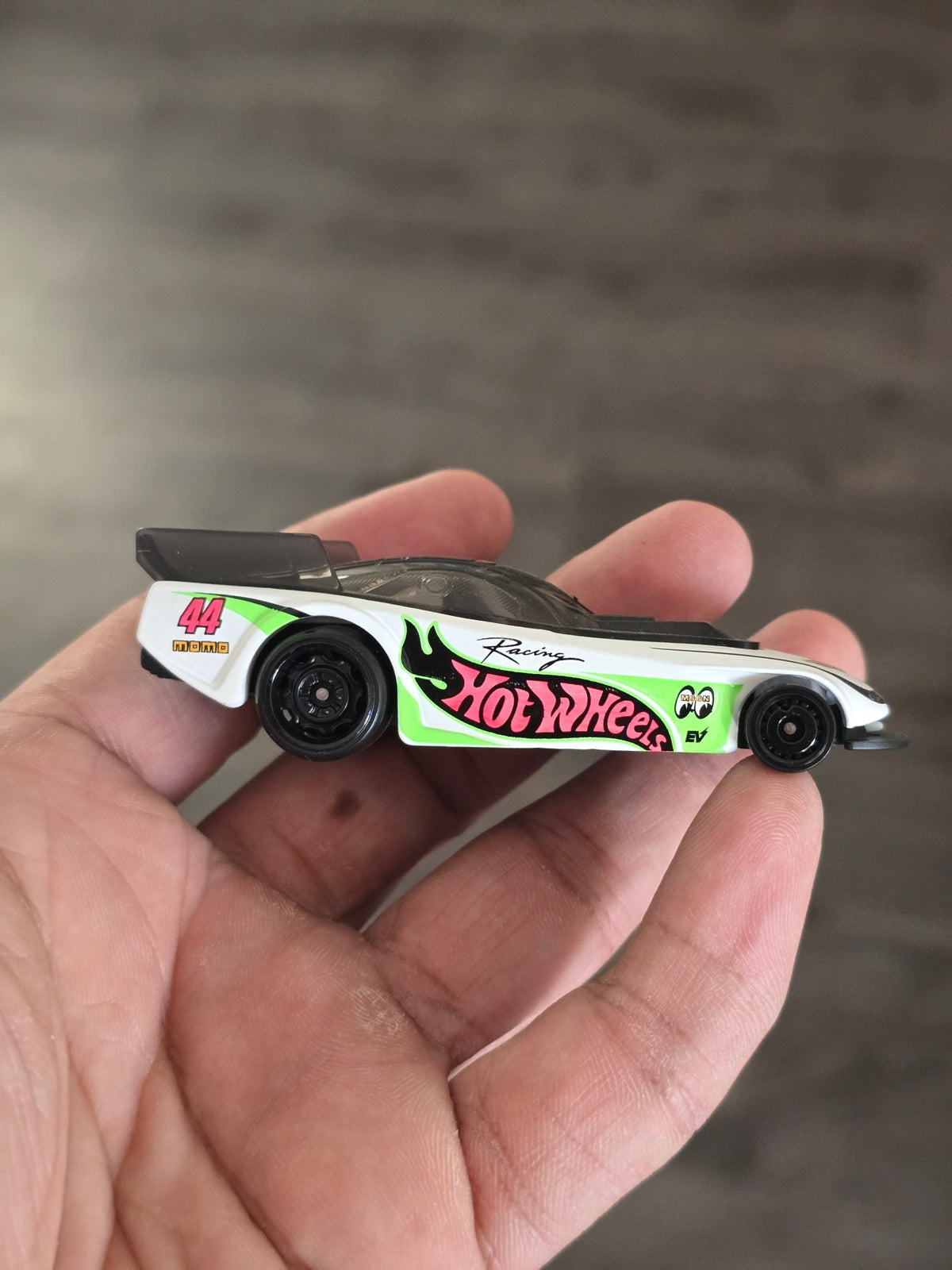 Hot Wheels Supercharged Car (Uncarded - New) - Kinder Logs