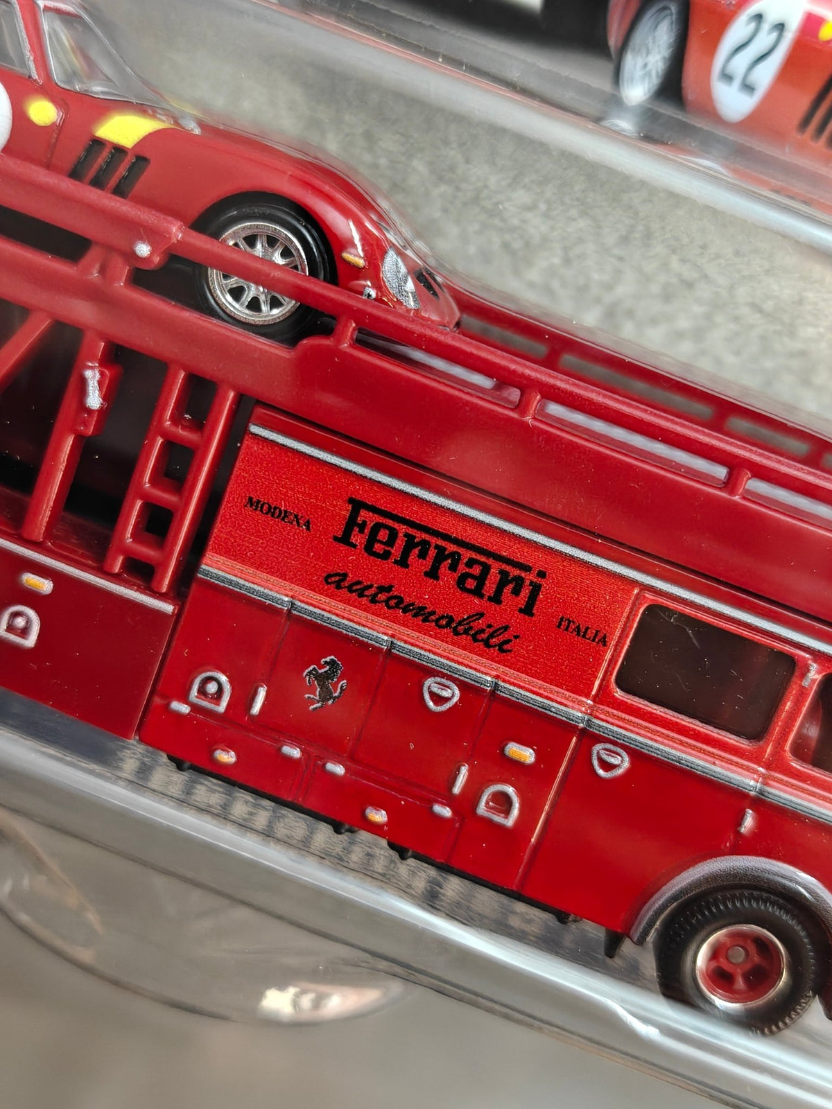 Hot Wheels Team Transport Ferrari 250 GTO & Fiat 642 RN2 Bartoletti - Kinder Logs