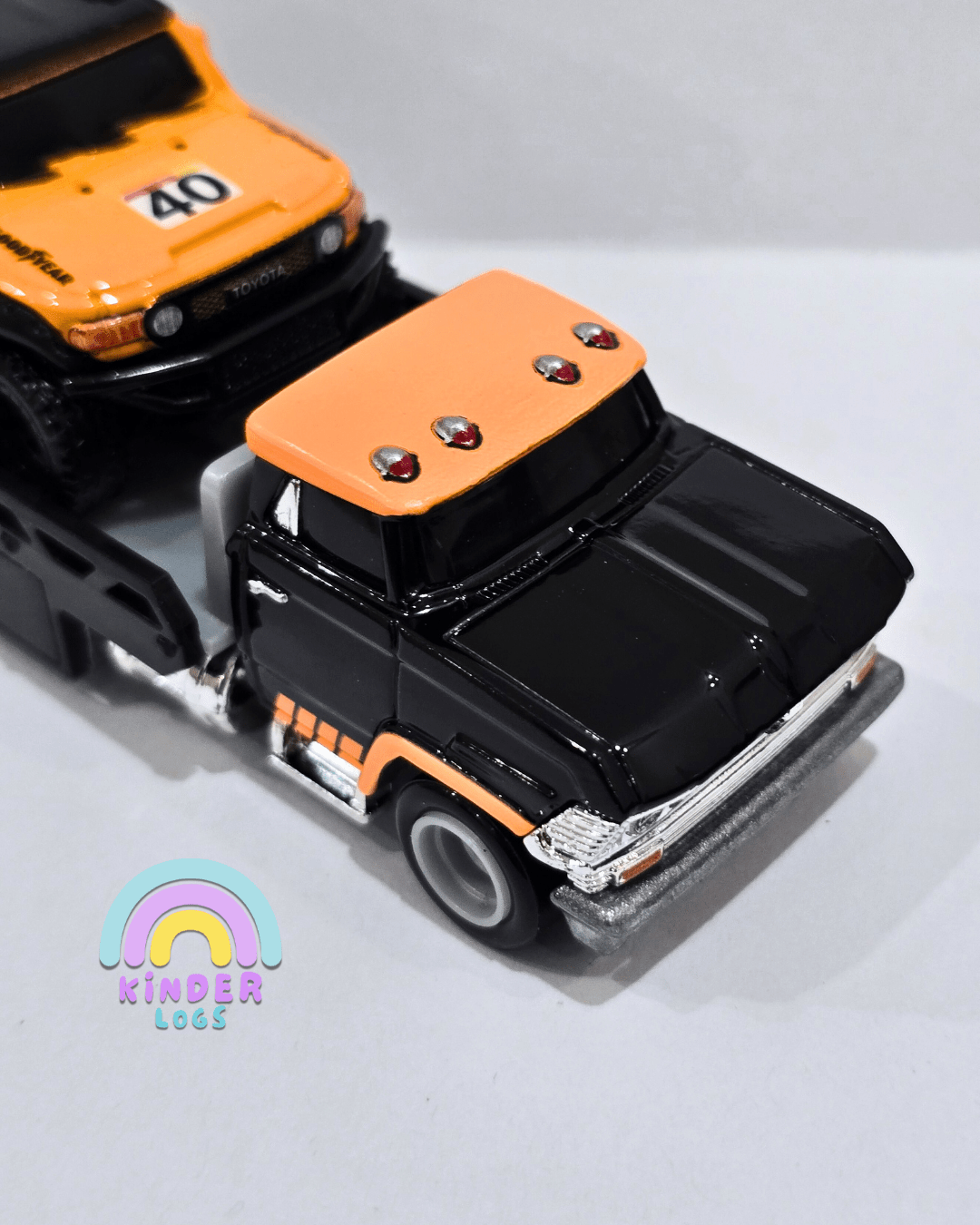 Hot Wheels Team Transport Horizon Hauler & Toyota FJ Cruiser (Uncarded) - Kinder Logs