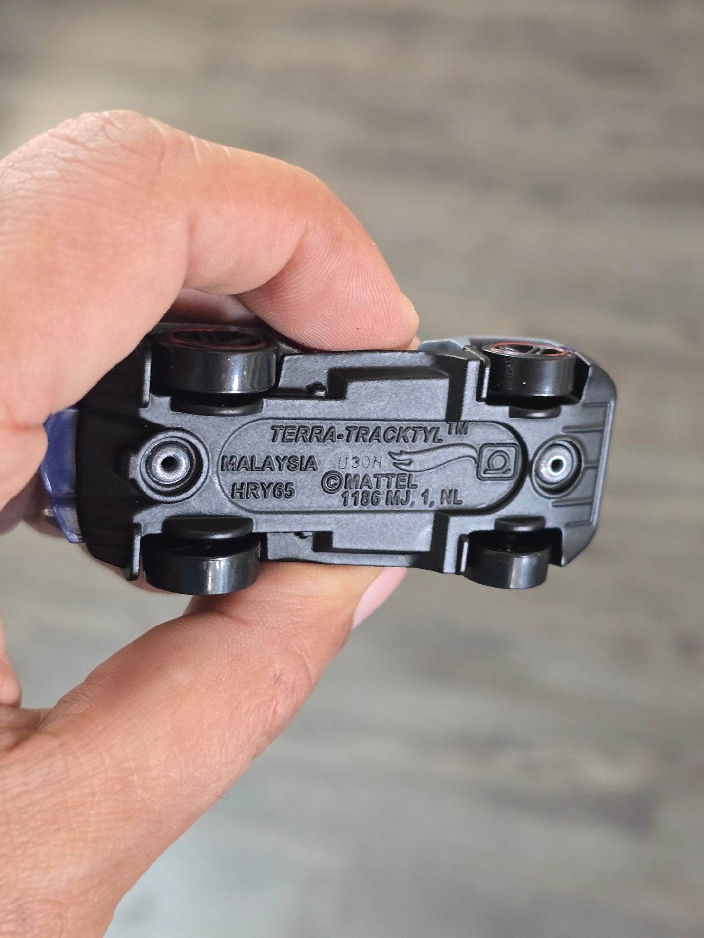 Hot Wheels Terra Tracktyl - Grey (Uncarded - New) - Kinder Logs