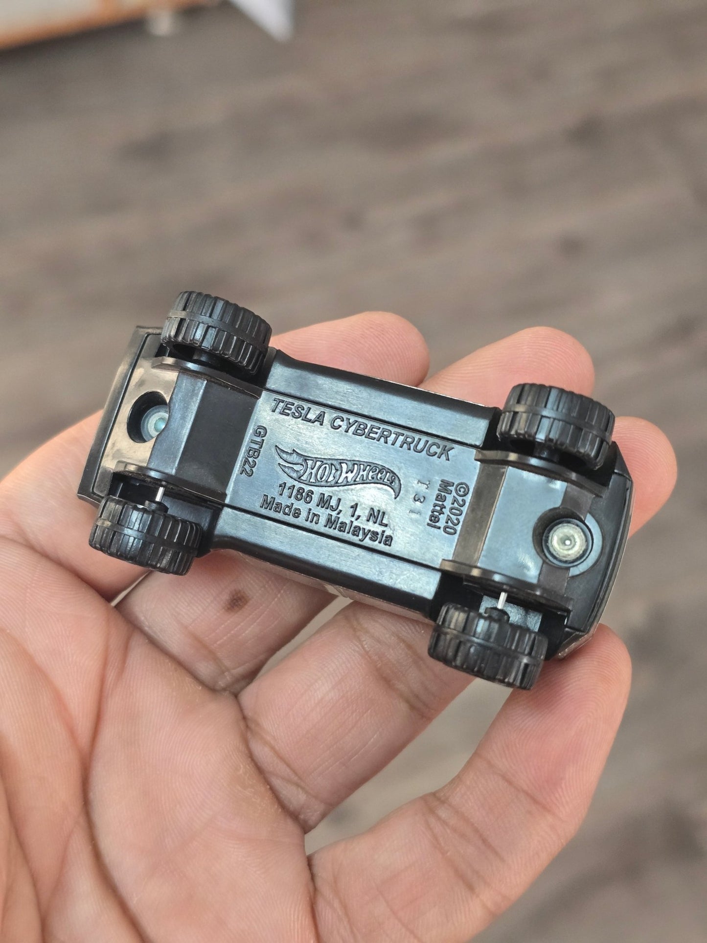 Hot Wheels Tesla Cybertruck (Pre - Owned) - Kinder Logs