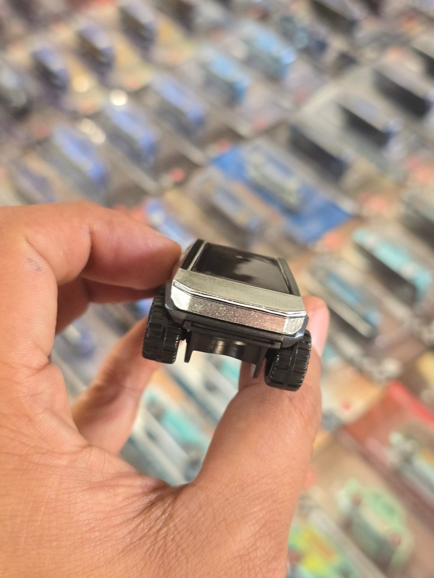 Hot Wheels Tesla Cybertruck (Uncarded) - Kinder Logs