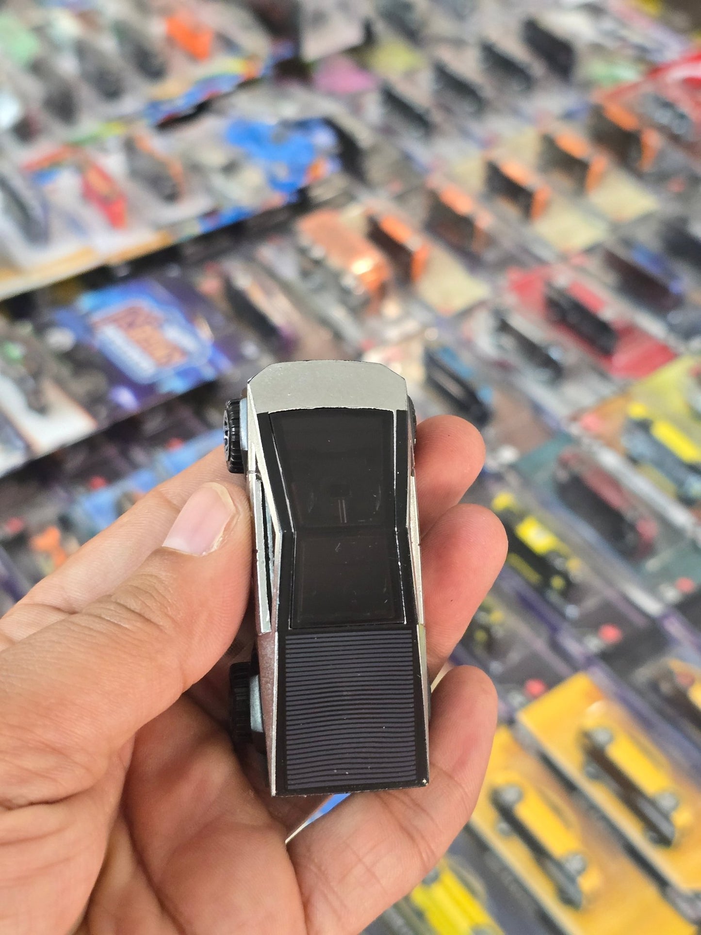 Hot Wheels Tesla Cybertruck (Uncarded) - Kinder Logs