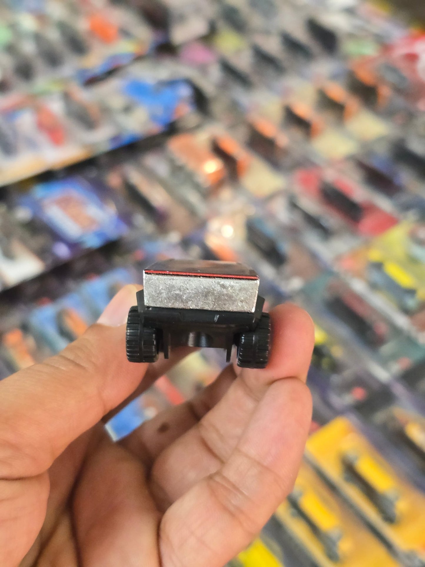 Hot Wheels Tesla Cybertruck (Uncarded) - Kinder Logs