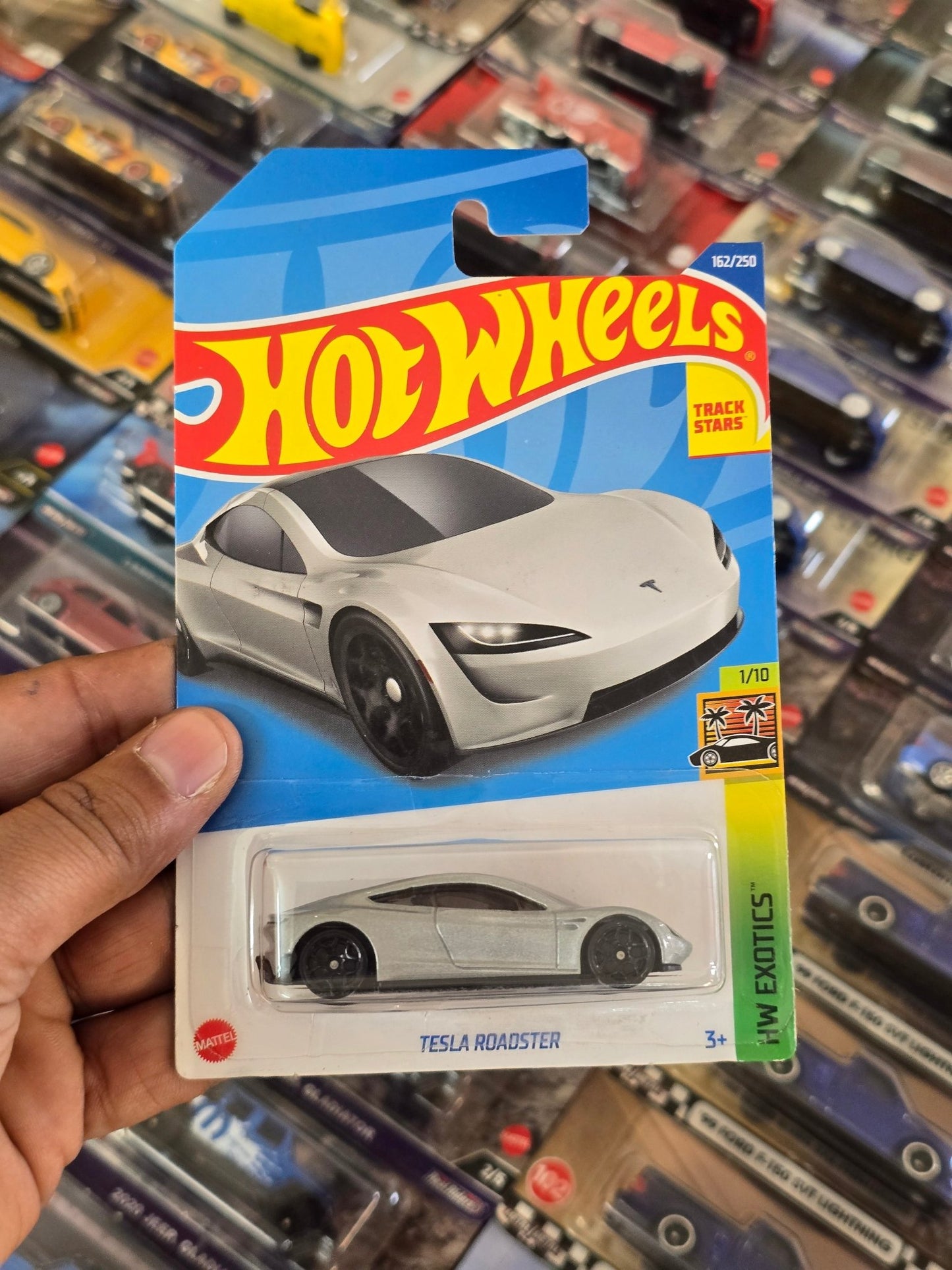 Hot Wheels Tesla Roadster - Exclusive Silver Color - Kinder Logs
