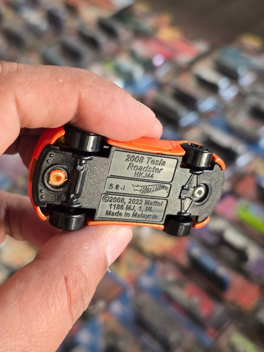 Hot Wheels Tesla Roadster - Orange (Uncarded) - Kinder Logs