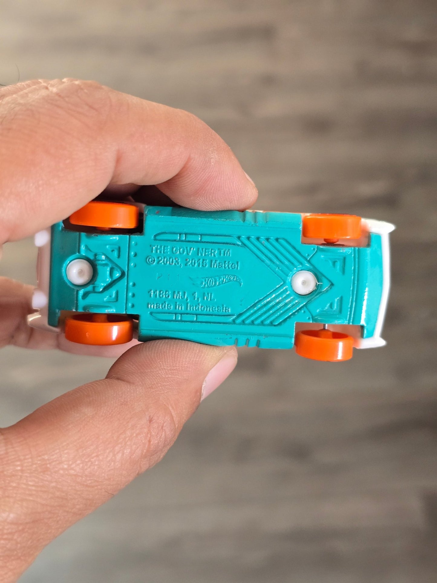 Hot Wheels The Gov'ner - White (Pre - Owned) - Kinder Logs