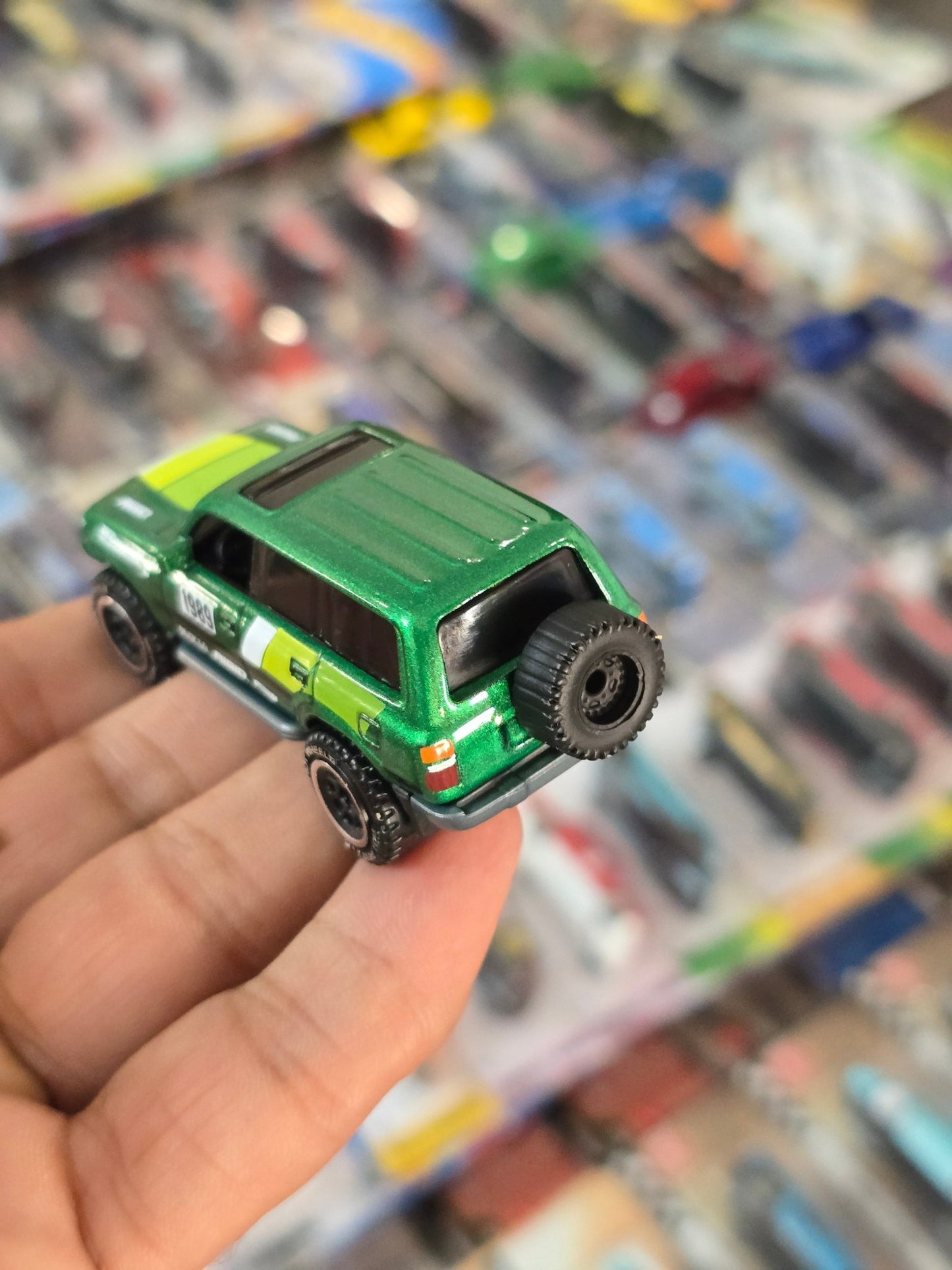 Hot Wheels Toyota Land Cruiser 80 - Silver Series (Uncarded) - Kinder Logs