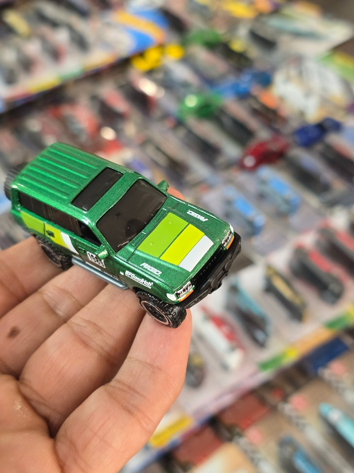 Hot Wheels Toyota Land Cruiser 80 - Silver Series (Uncarded) - Kinder Logs