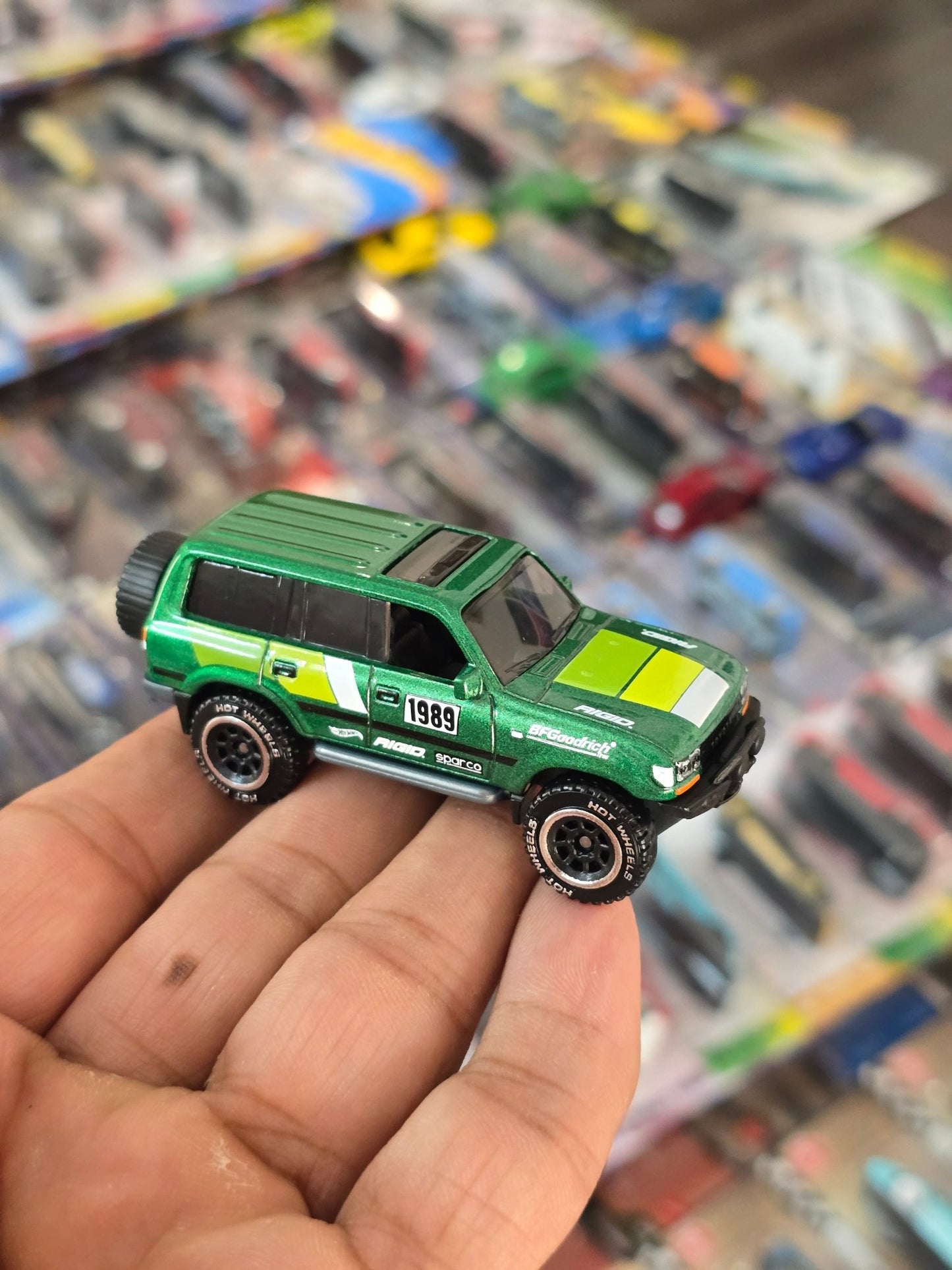 Hot Wheels Toyota Land Cruiser 80 - Silver Series (Uncarded) - Kinder Logs