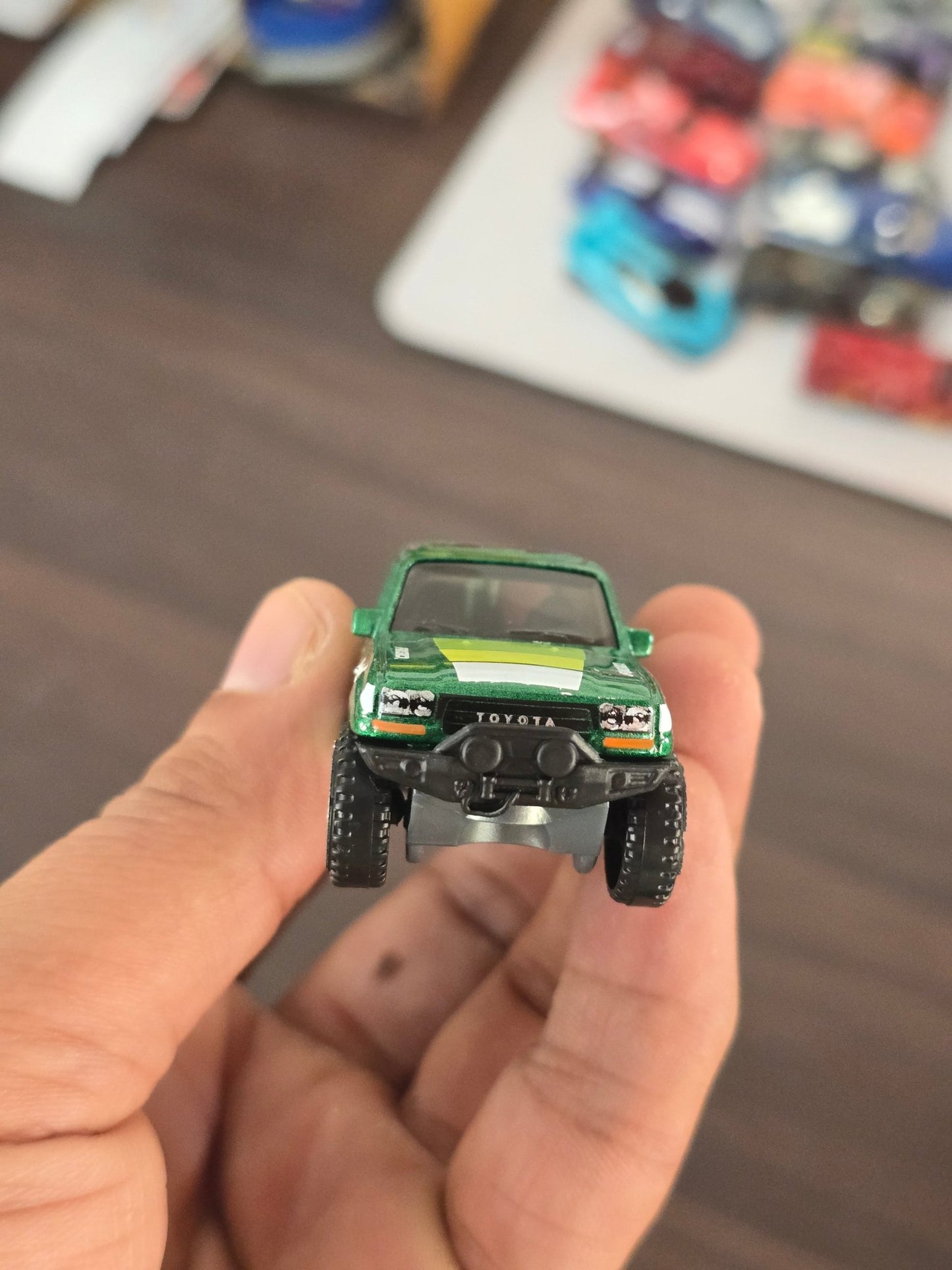 Hot Wheels Toyota Land Cruiser 80 - Silver Series (Uncarded) - Kinder Logs