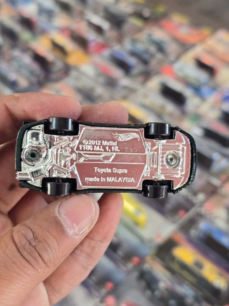 Hot Wheels Toyota Supra - Dark Green (Uncarded) - Kinder Logs