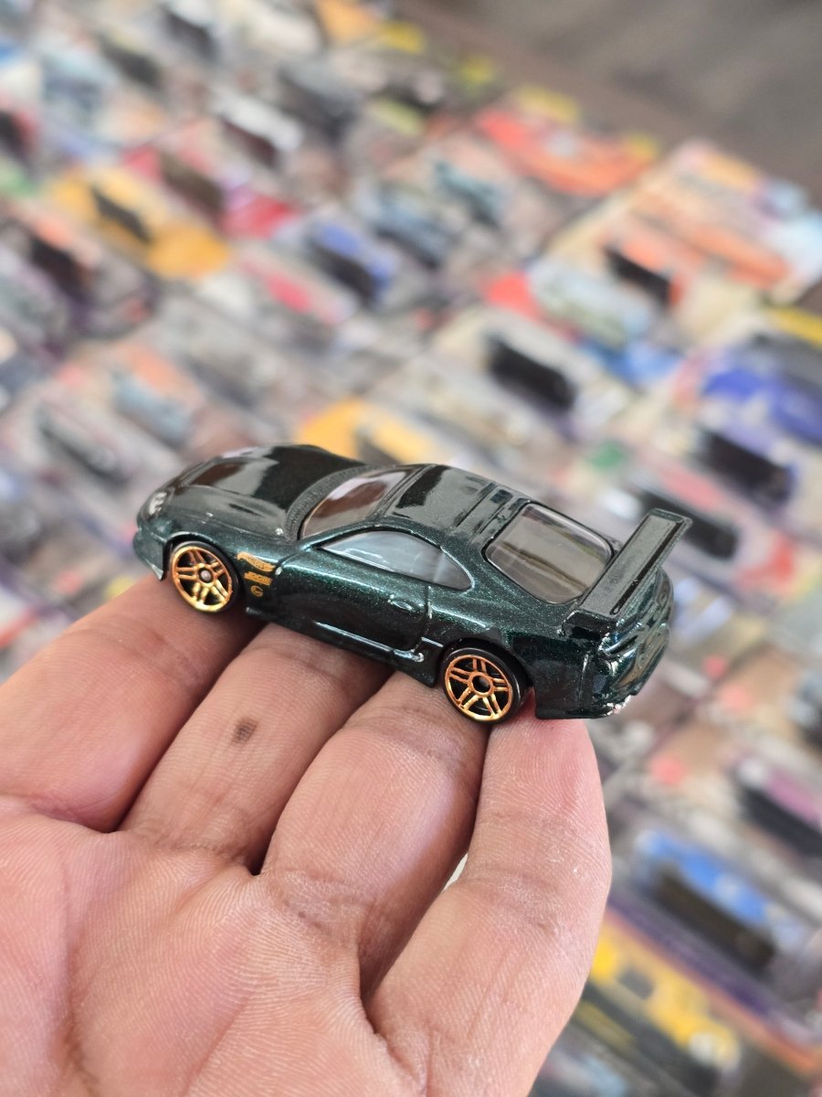 Hot Wheels Toyota Supra - Dark Green (Uncarded) - Kinder Logs