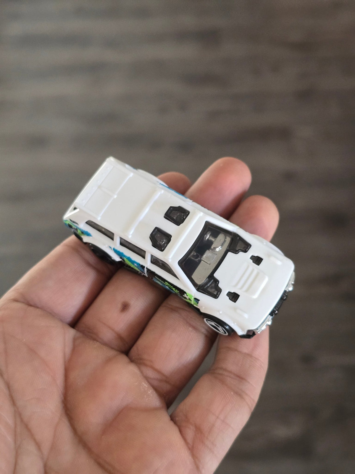 Hot Wheels Track Dwagon - White (Uncarded - New) - Kinder Logs