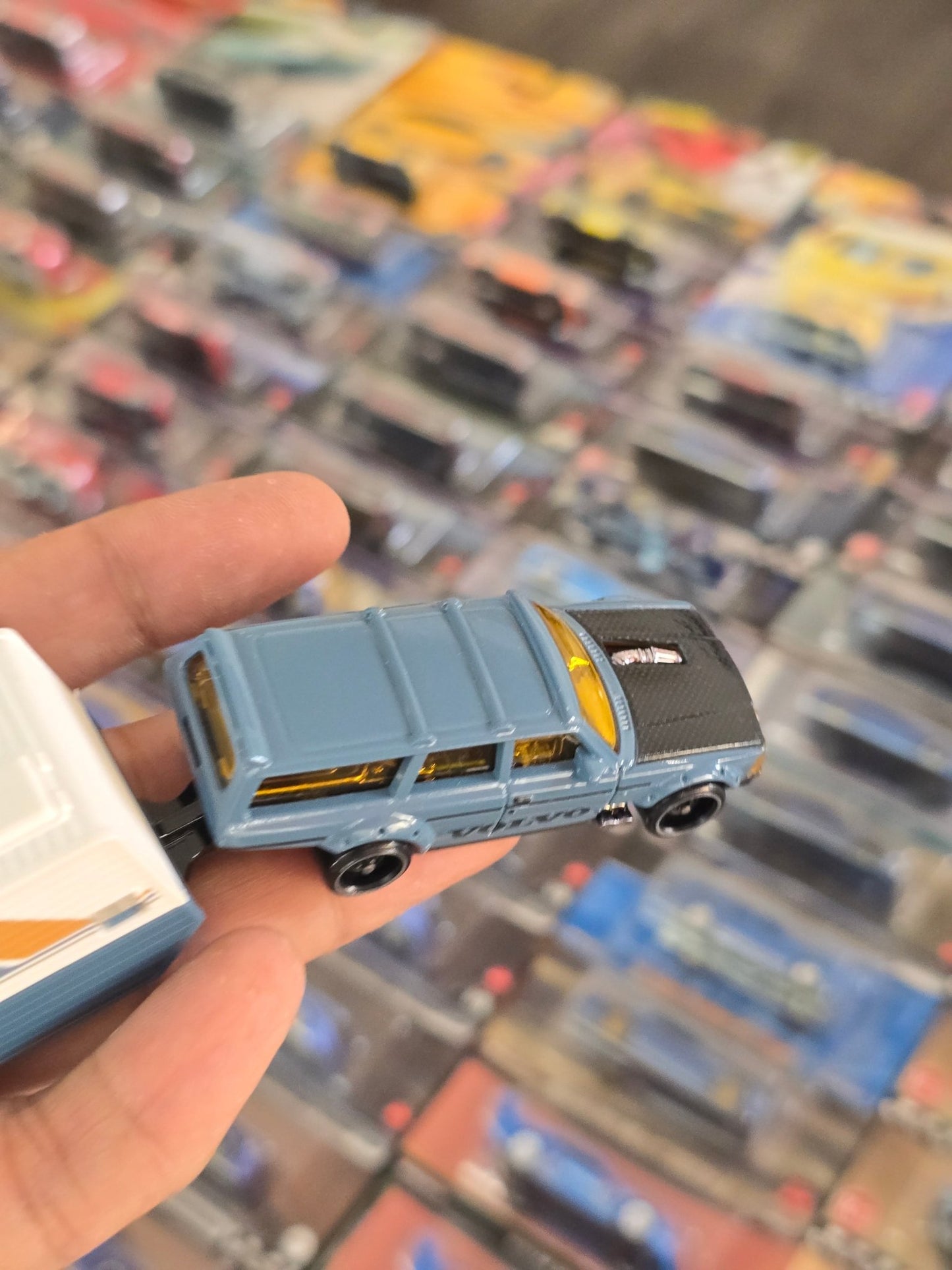 Hot Wheels Track Fleet Volvo 240 Drift Camper (Uncarded) - Kinder Logs