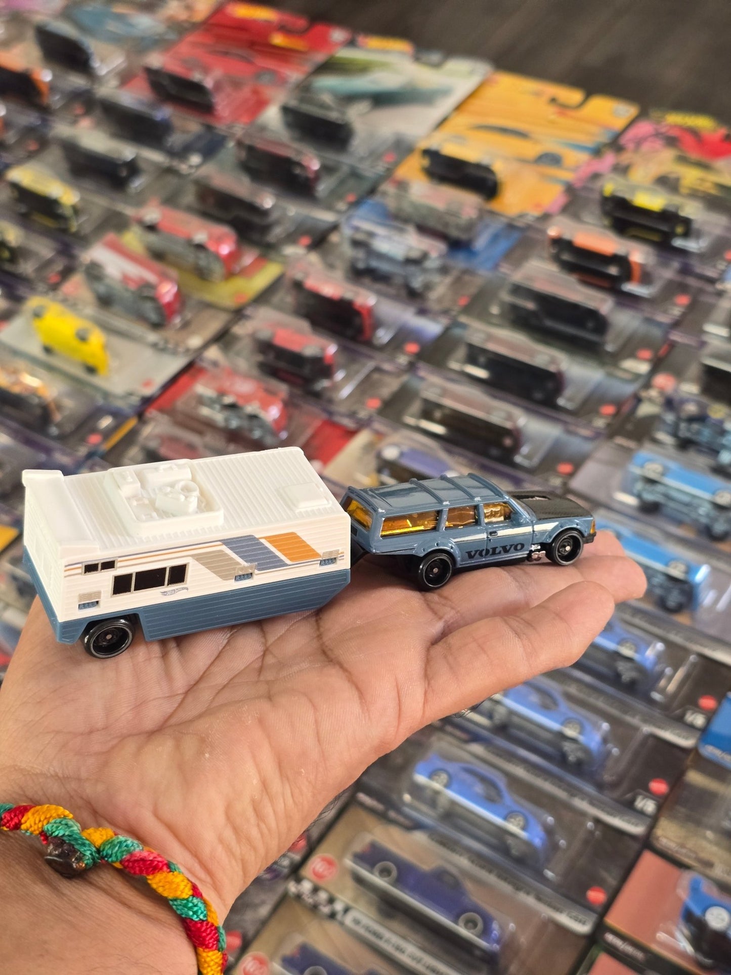 Hot Wheels Track Fleet Volvo 240 Drift Camper (Uncarded) - Kinder Logs