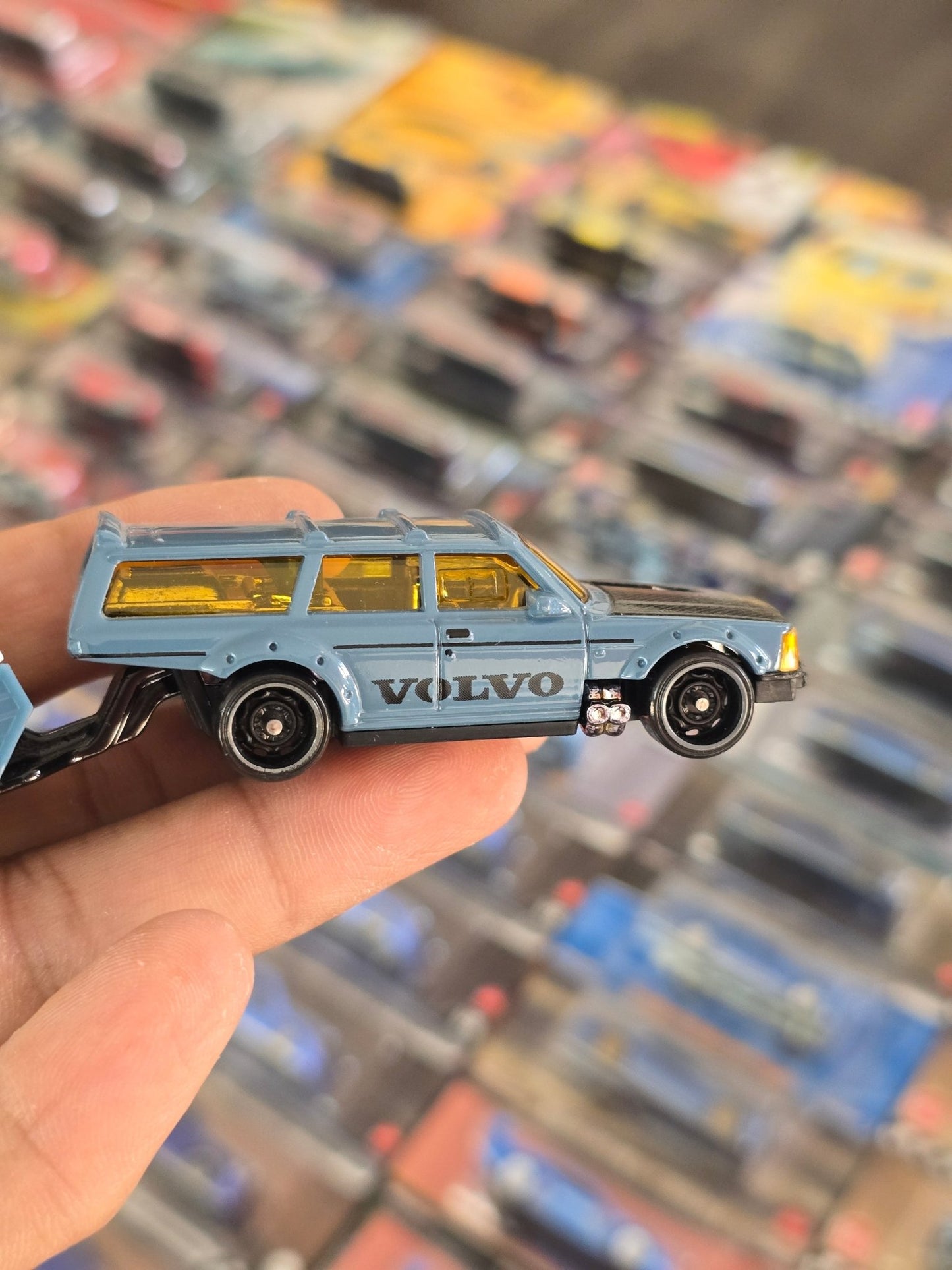 Hot Wheels Track Fleet Volvo 240 Drift Camper (Uncarded) - Kinder Logs