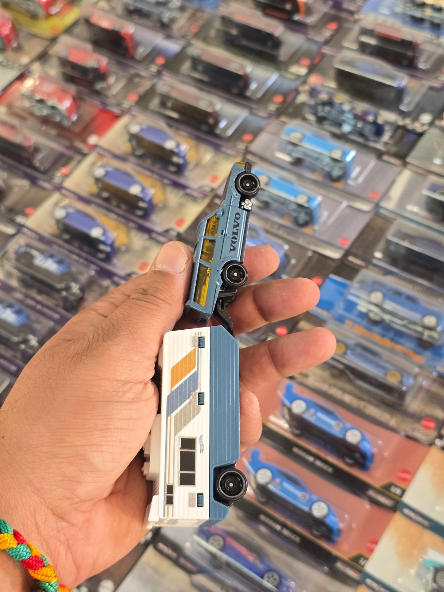 Hot Wheels Track Fleet Volvo 240 Drift Camper (Uncarded) - Kinder Logs