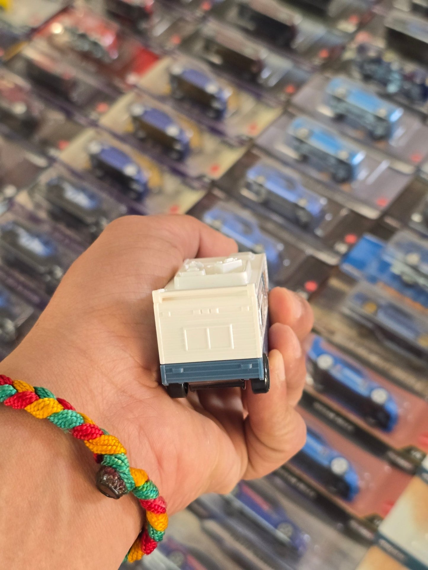 Hot Wheels Track Fleet Volvo 240 Drift Camper (Uncarded) - Kinder Logs