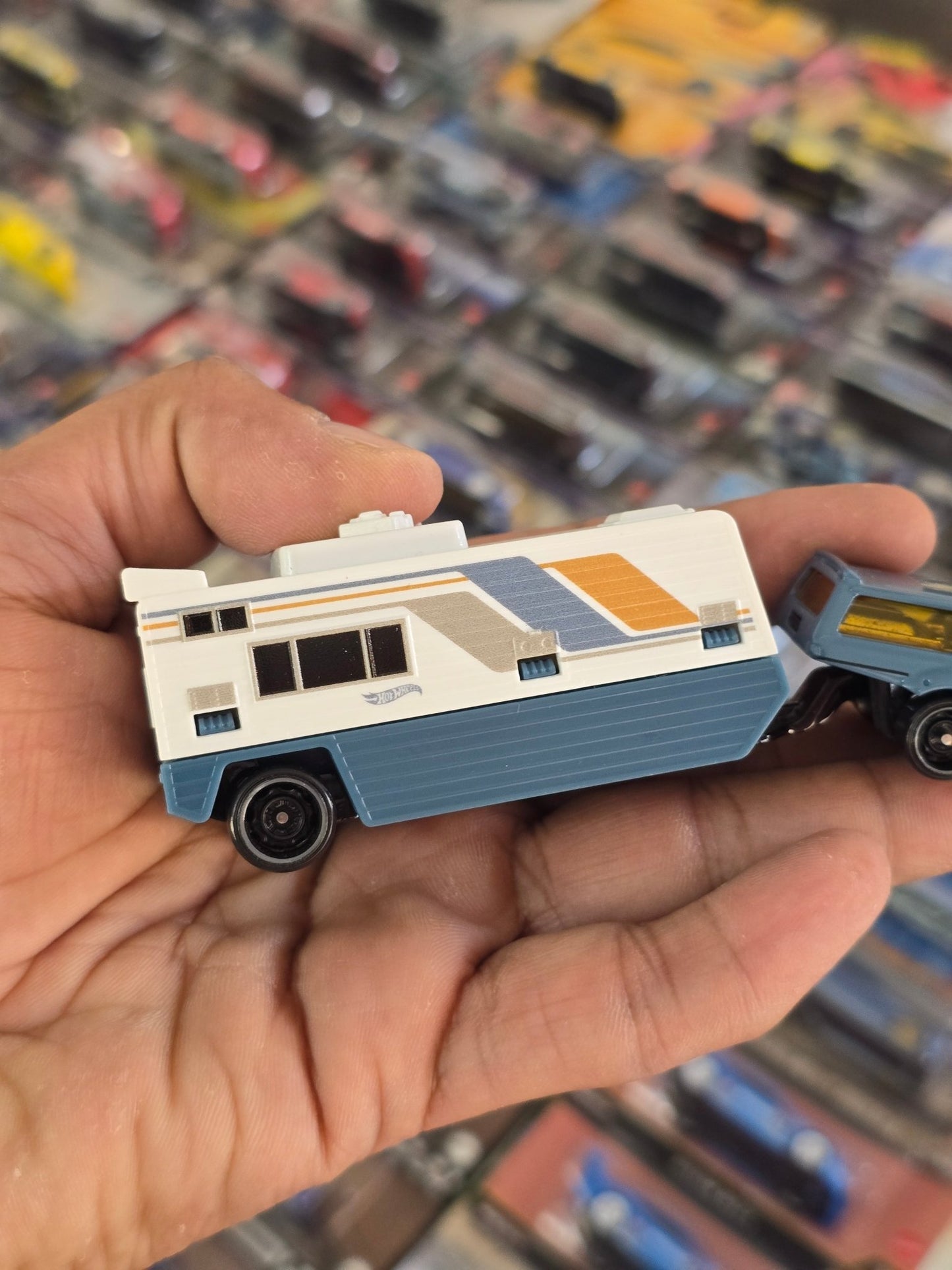 Hot Wheels Track Fleet Volvo 240 Drift Camper (Uncarded) - Kinder Logs