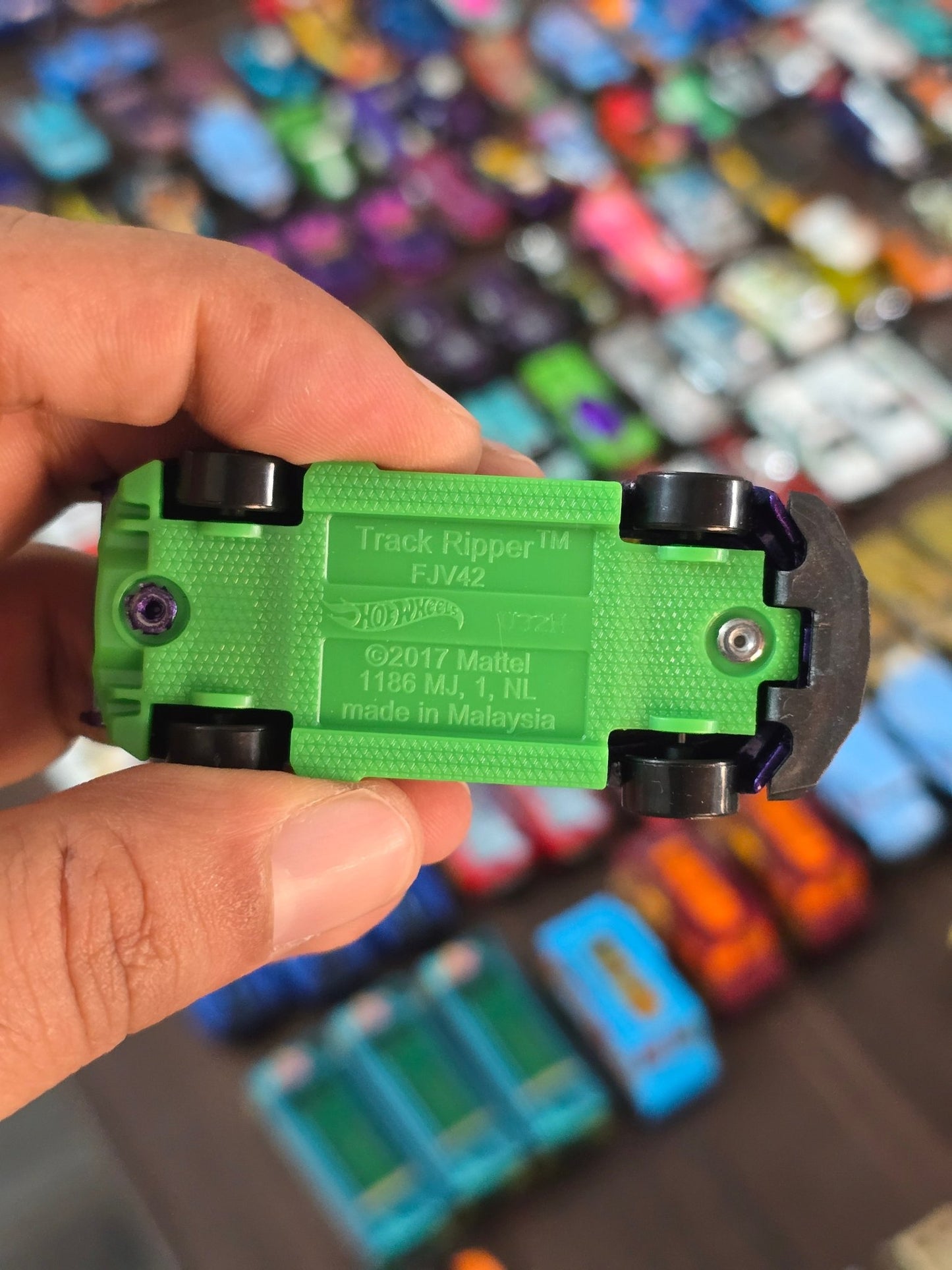 Hot Wheels Track Ripper - Purple (Uncarded - New) - Kinder Logs