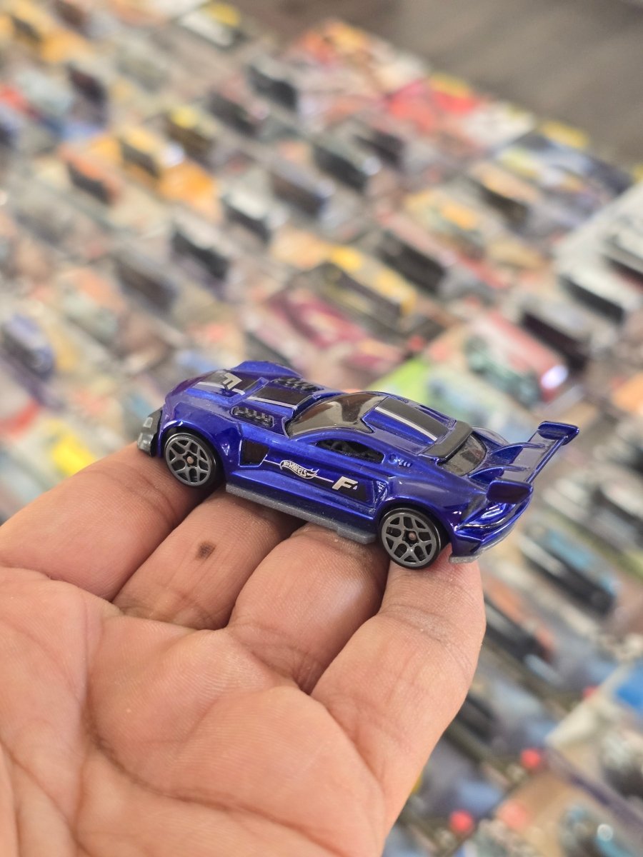 Hot Wheels Track Ripper - Used Car (Uncarded) - Kinder Logs