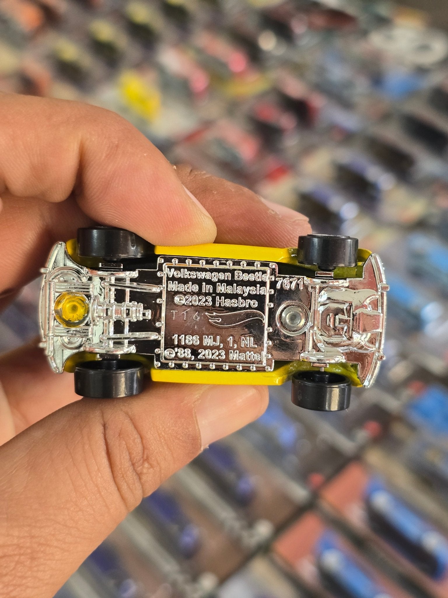 Hot Wheels Transformers Bumblebee - Yellow (Uncarded) - Kinder Logs