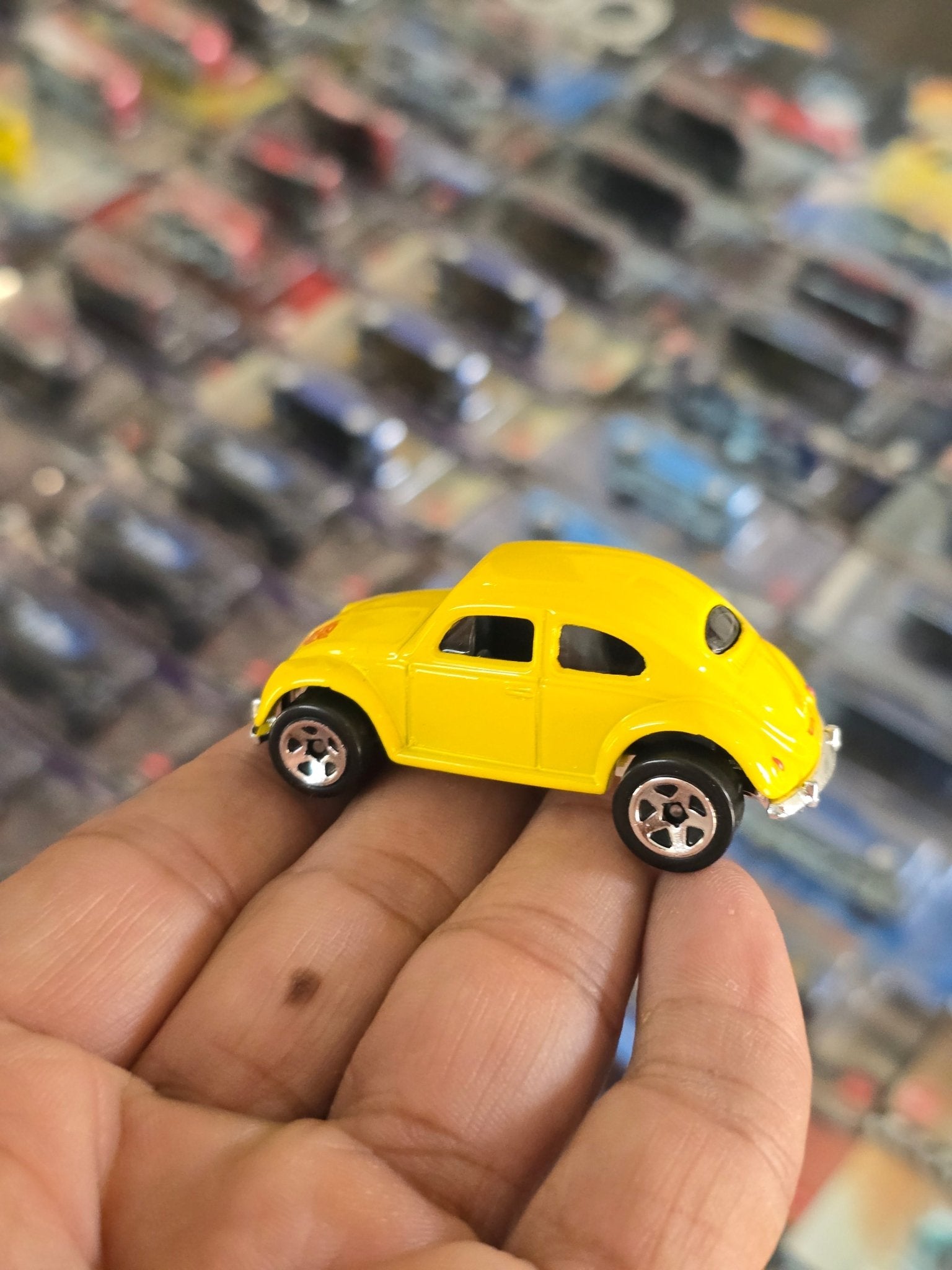 Hot Wheels Transformers Bumblebee - Yellow (Uncarded) - Kinder Logs